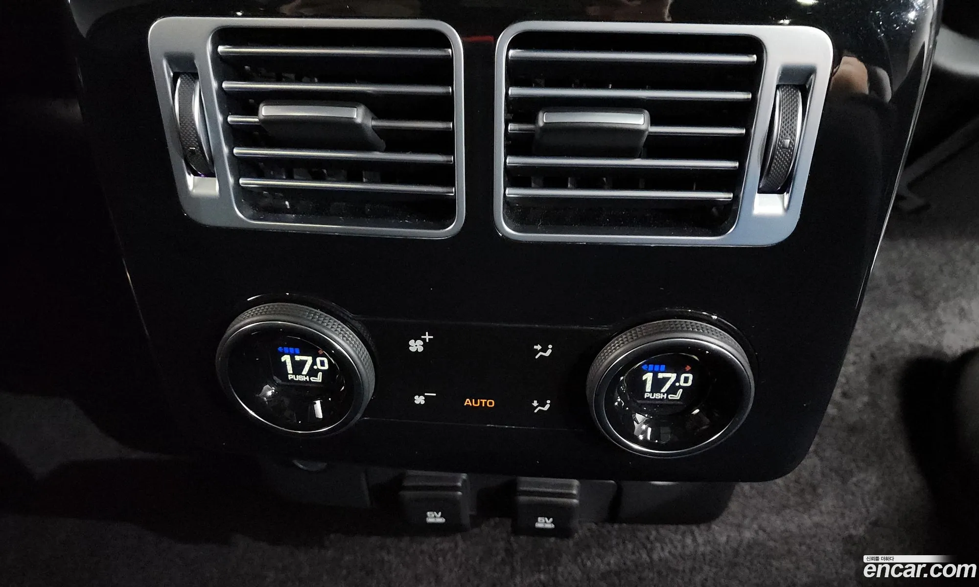 Land Rover Range Rover 2019 SALGA3BE2KA522575 — 33