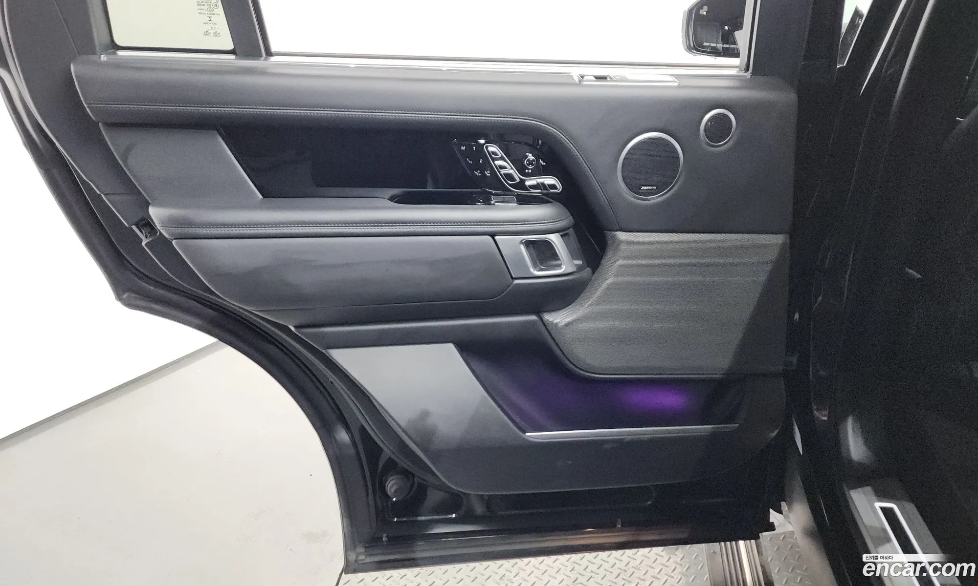 Land Rover Range Rover 2019 SALGA3BE2KA522575 — 35