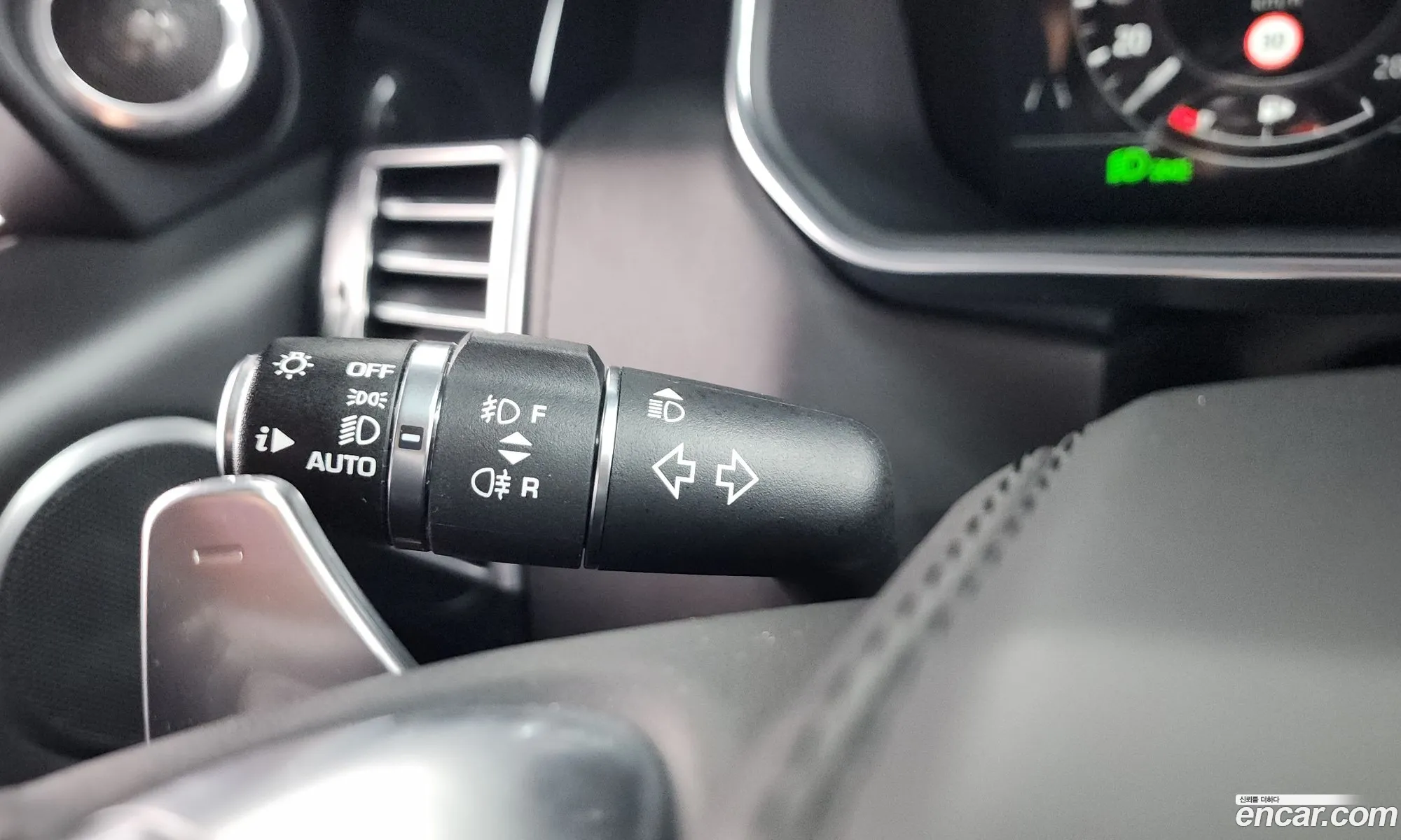 Land Rover Range Rover 2019 SALGA3BE2KA522575 — 31