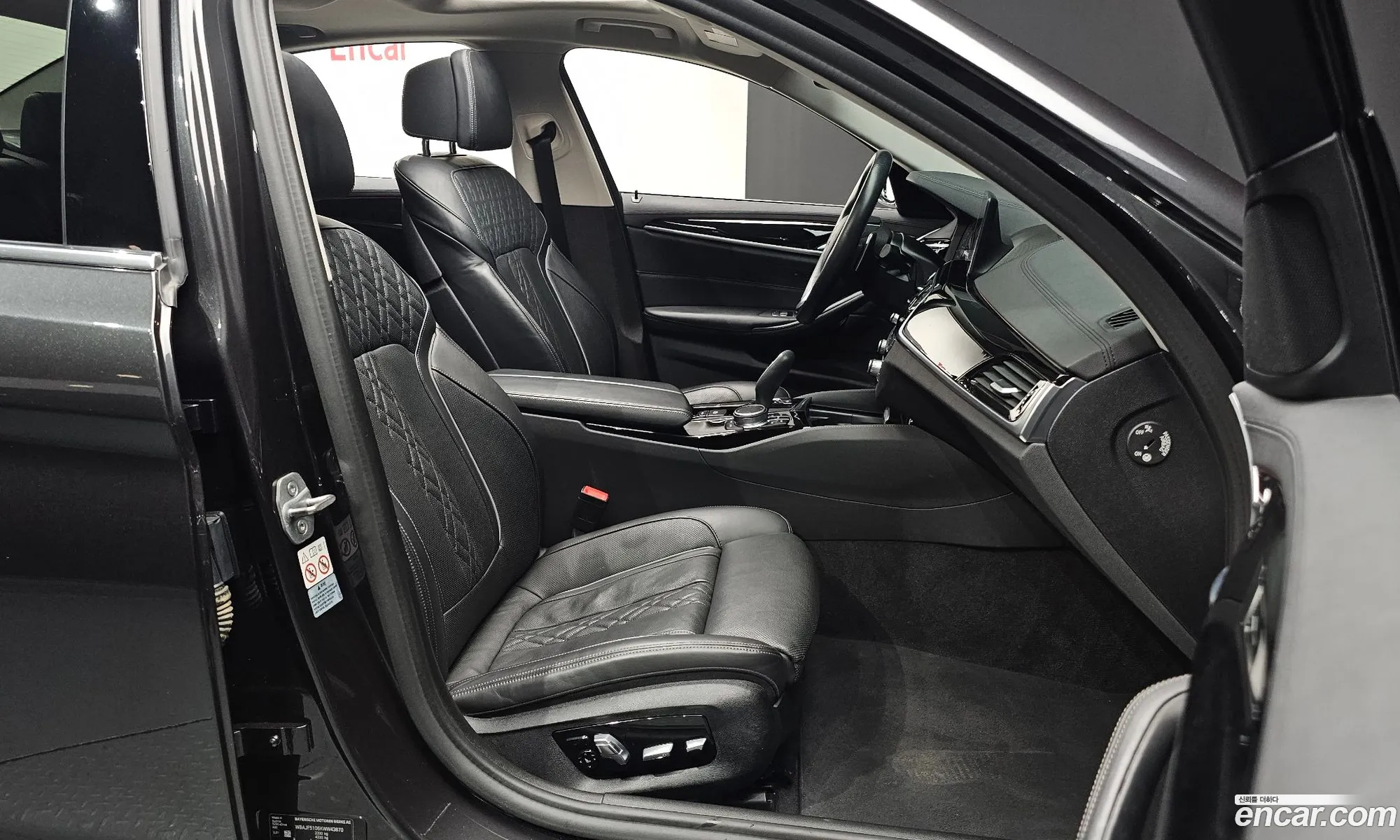 BMW 5 Series 2019 WBAJF5106KWW43870 — 31