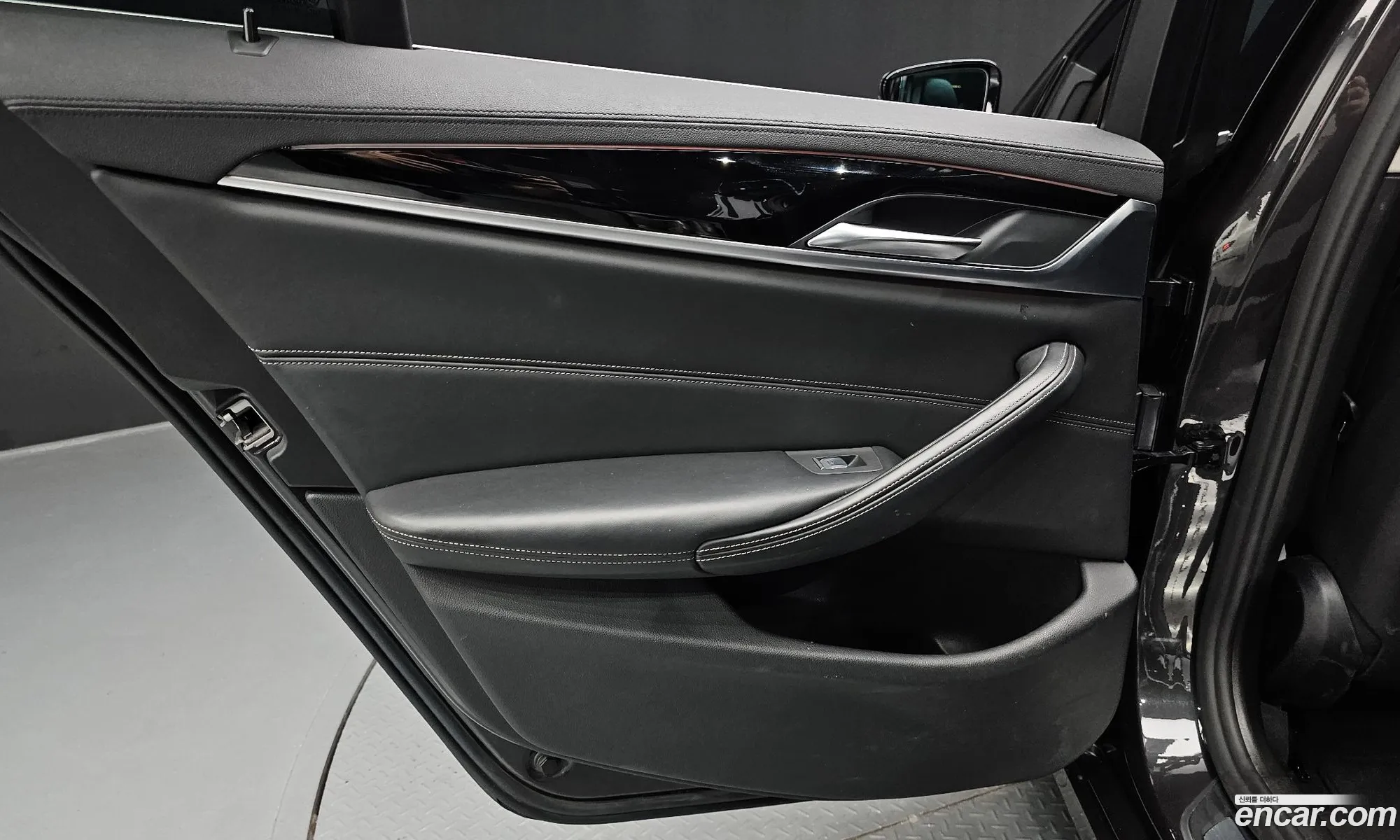 BMW 5 Series 2019 WBAJF5106KWW43870 — 17