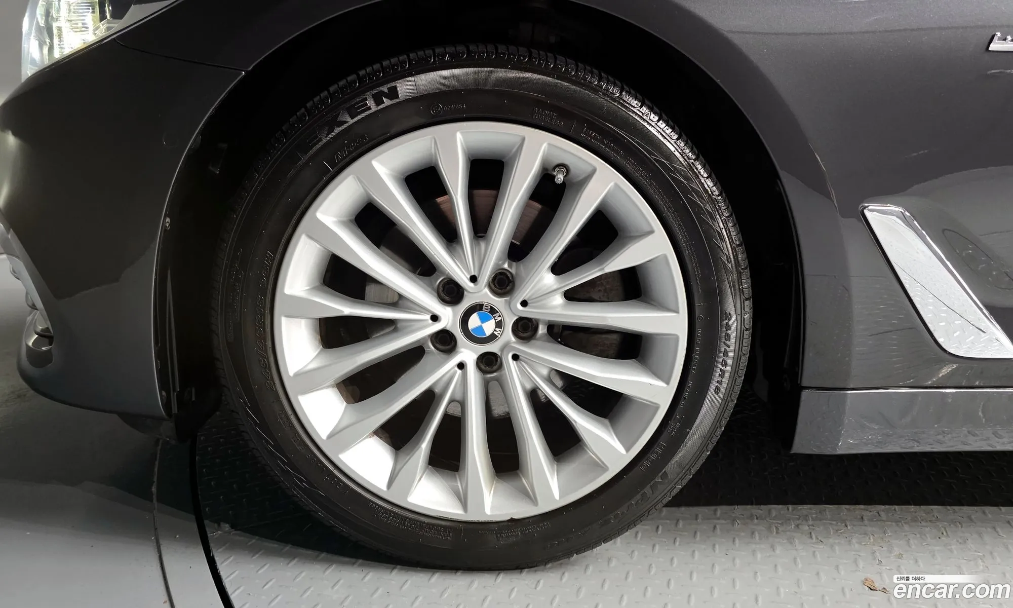BMW 5 Series 2018 WBAJC3100JG997857 — 6