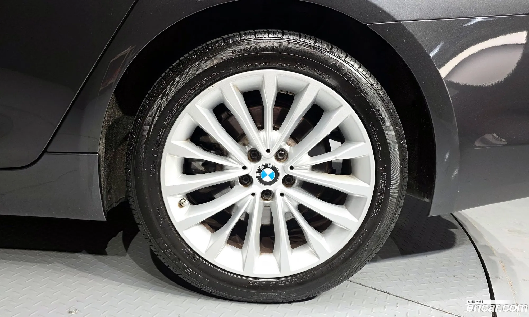 BMW 5 Series 2018 WBAJC3100JG997857 — 29