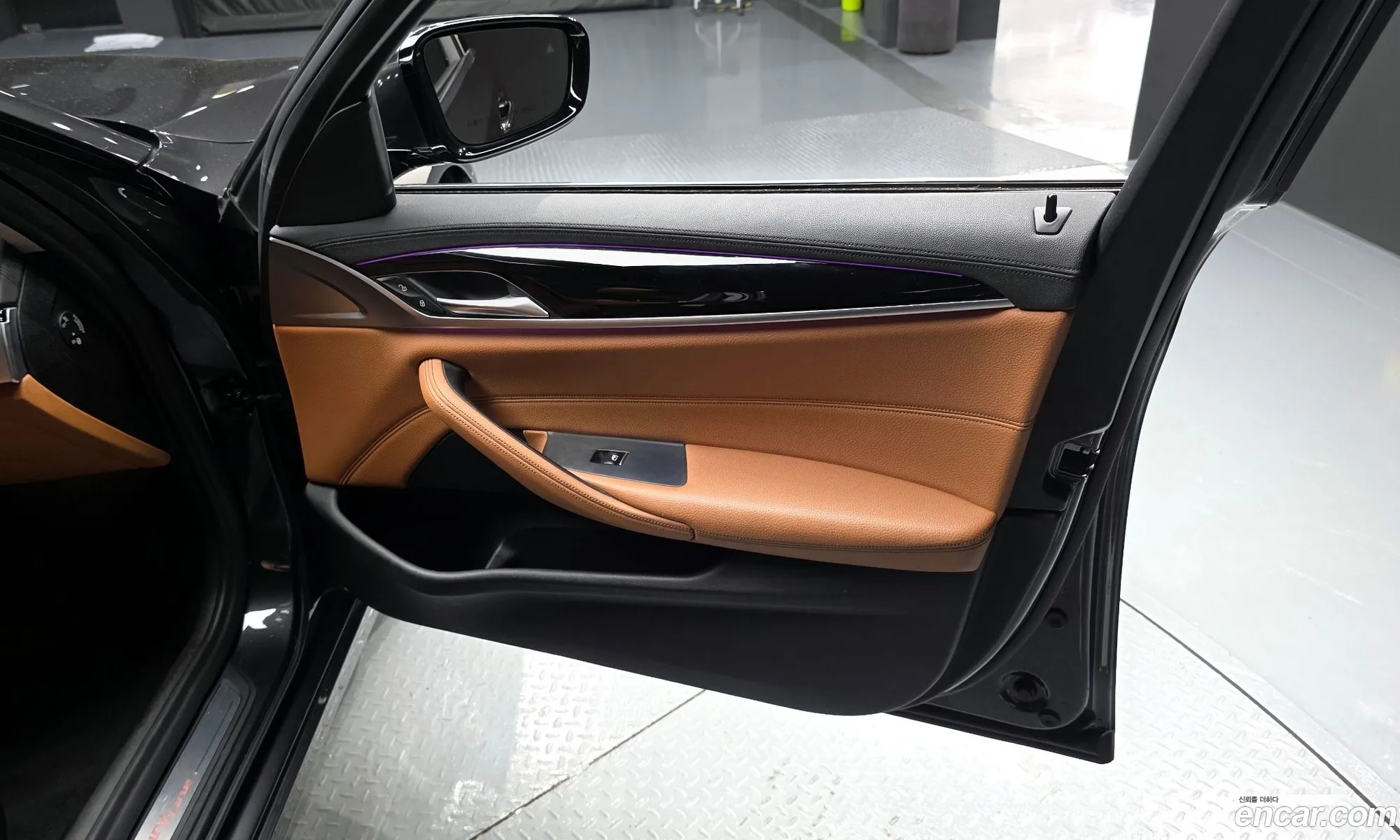 BMW 5 Series 2018 WBAJC3100JG997857 — 31