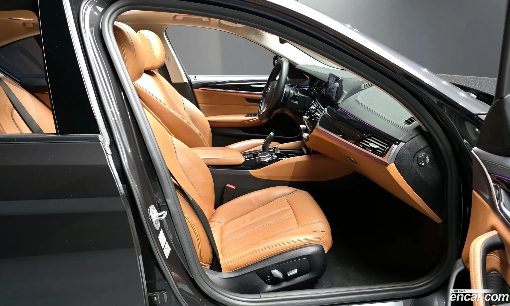 BMW 5 Series 2018 WBAJC3100JG997857 — 25