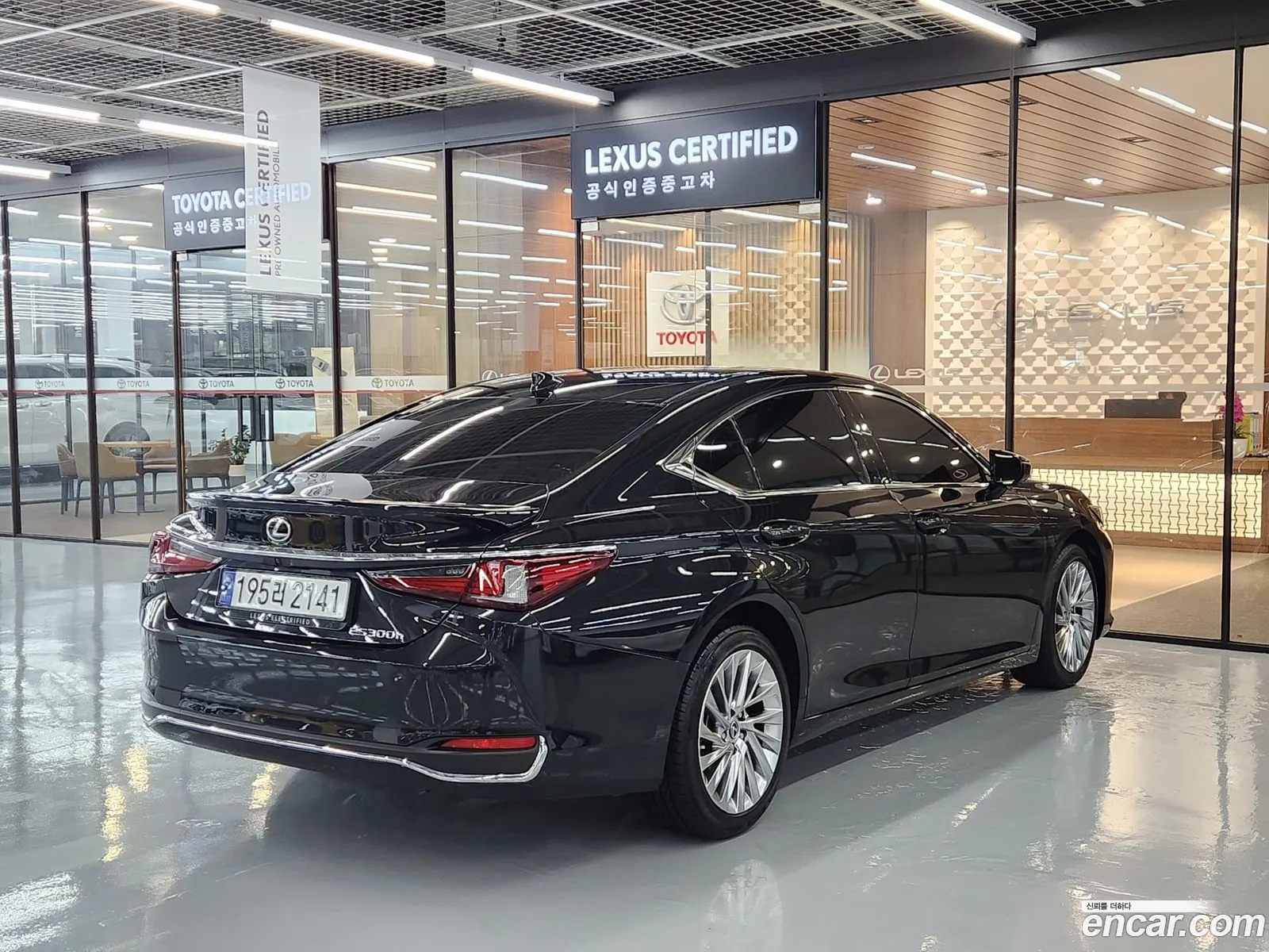 Lexus ES300h 7th Gen 2024 — 9