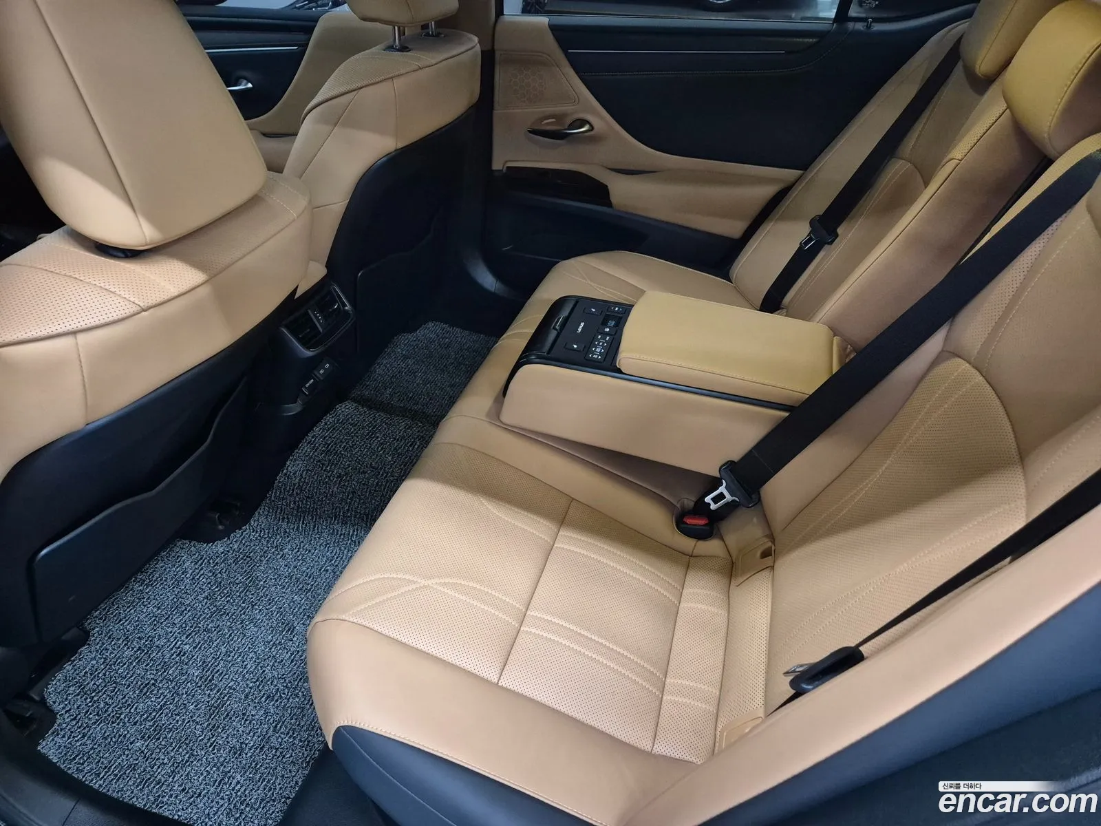 Lexus ES300h 7th Gen 2024 — 2