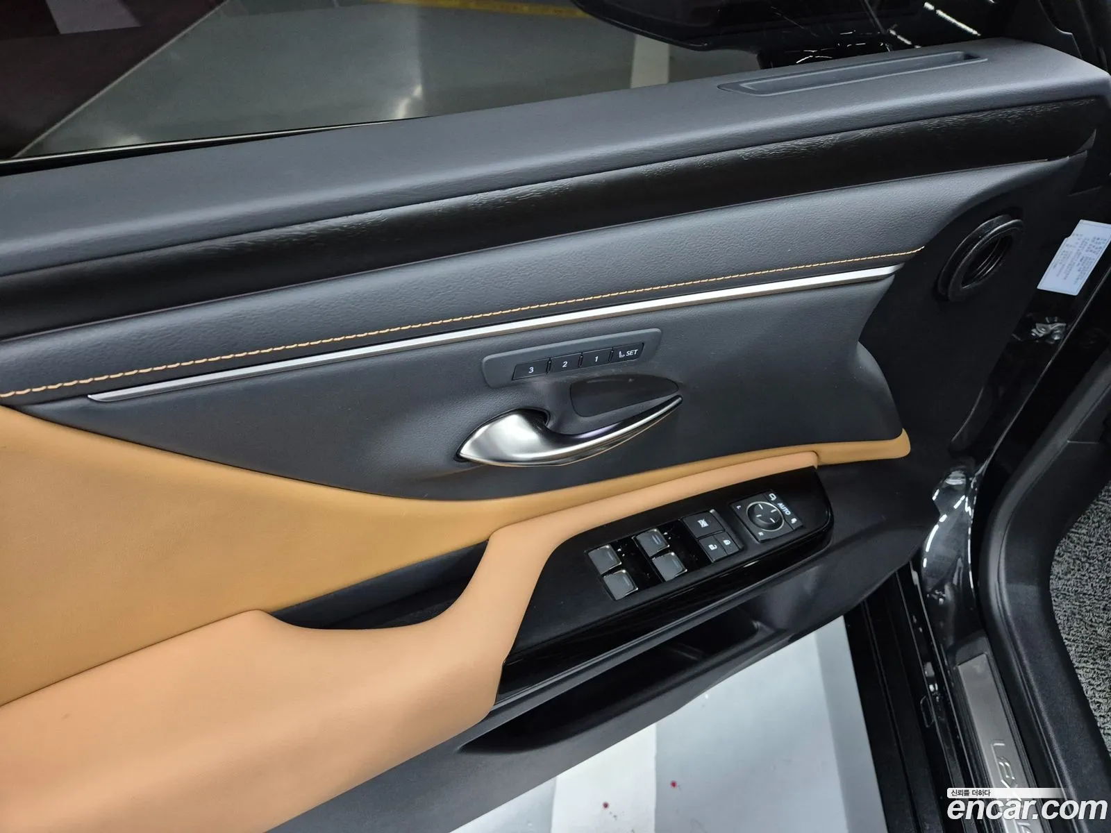 Lexus ES300h 7th Gen 2024 — 3