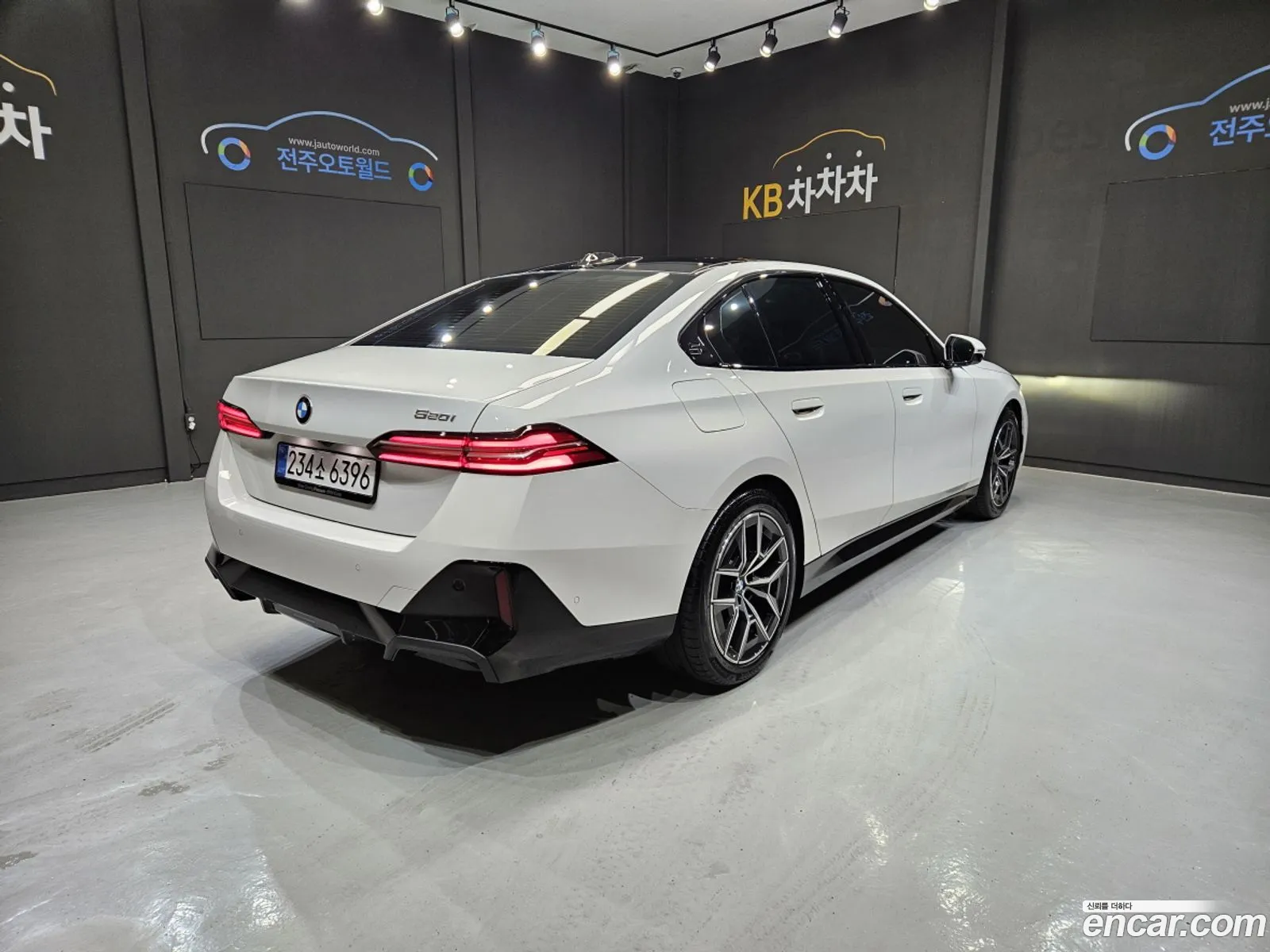 BMW 5 Series 2025 — 13