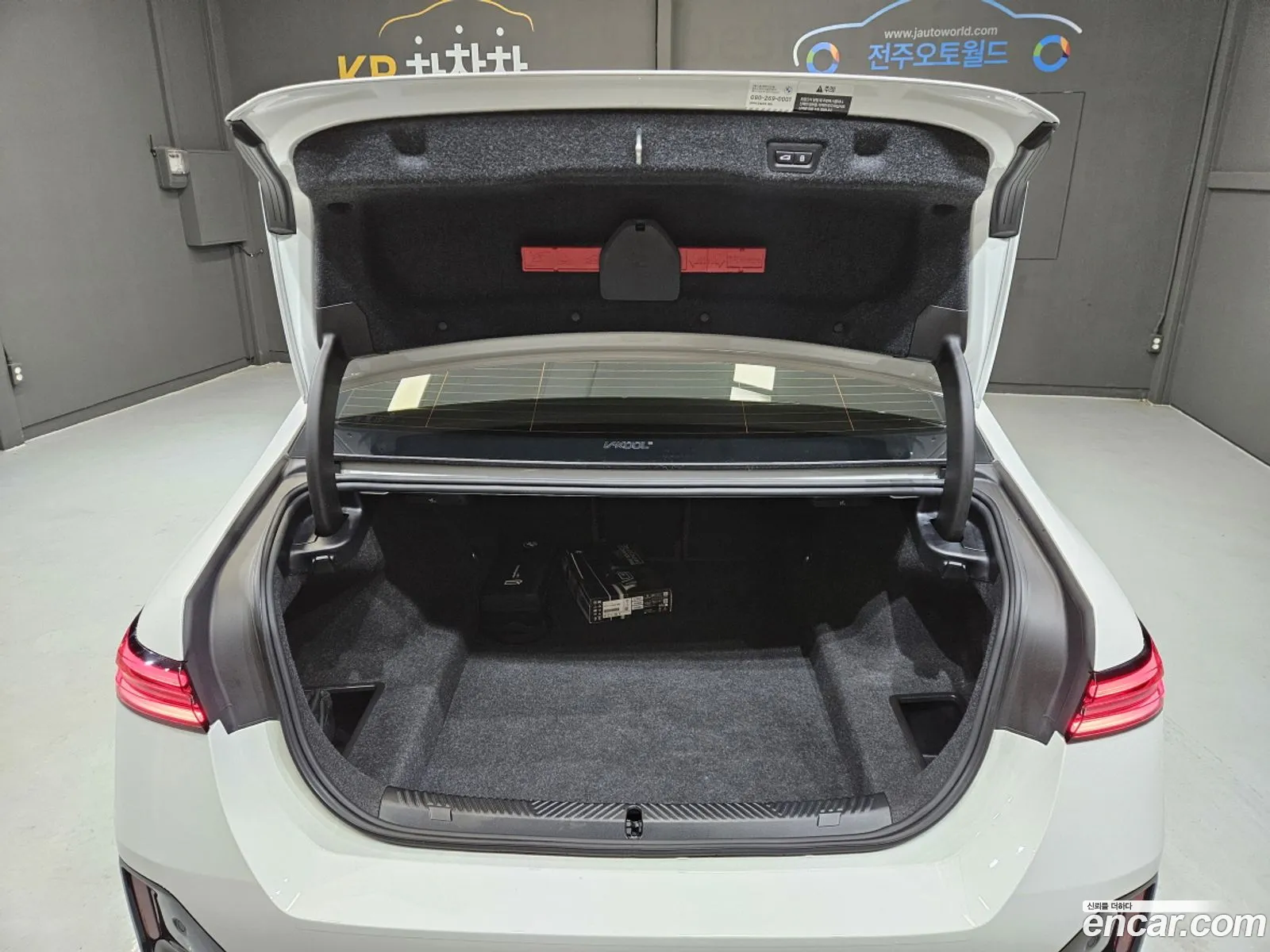 BMW 5 Series 2025 — 16
