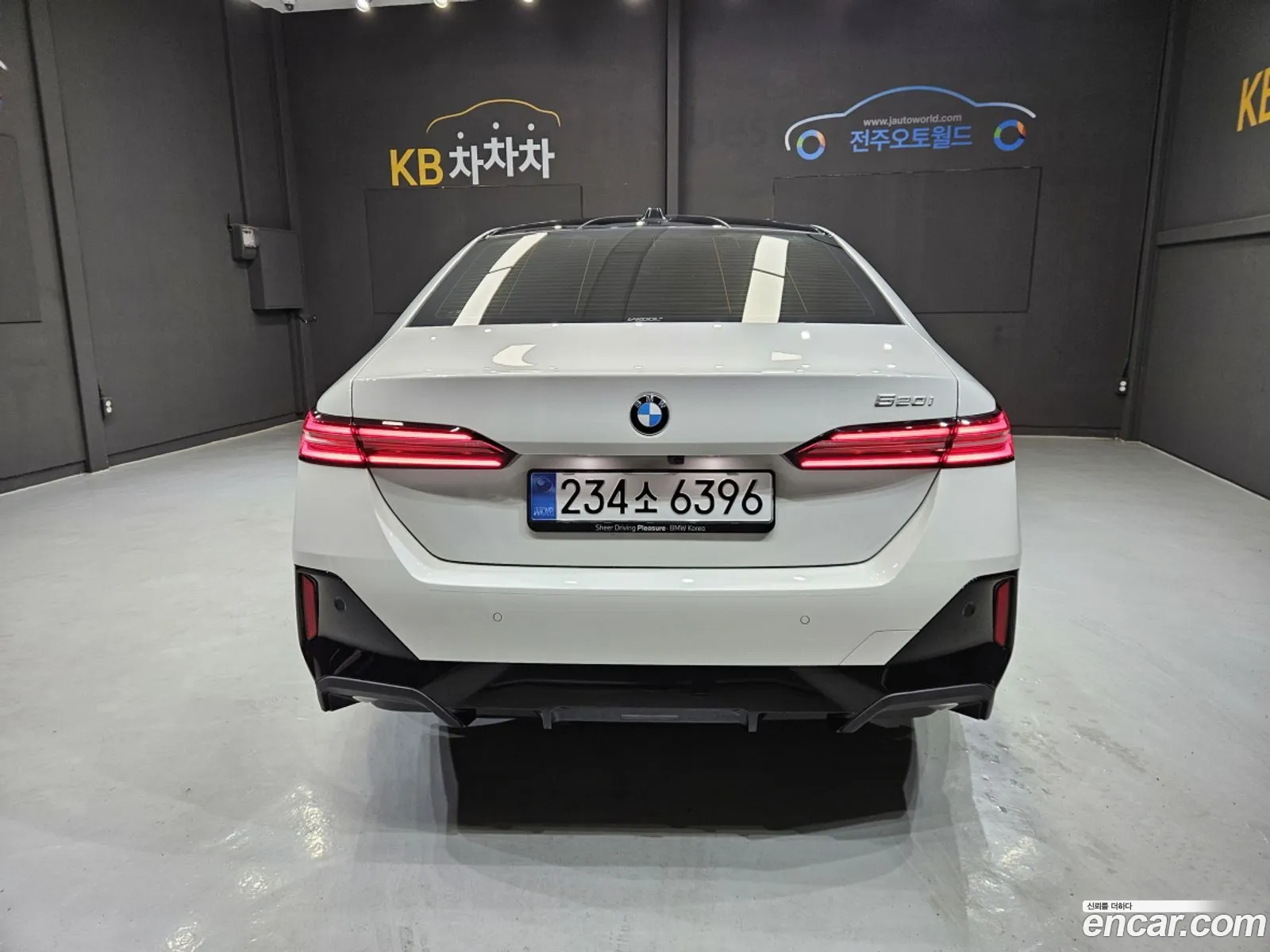 BMW 5 Series 2025 — 18