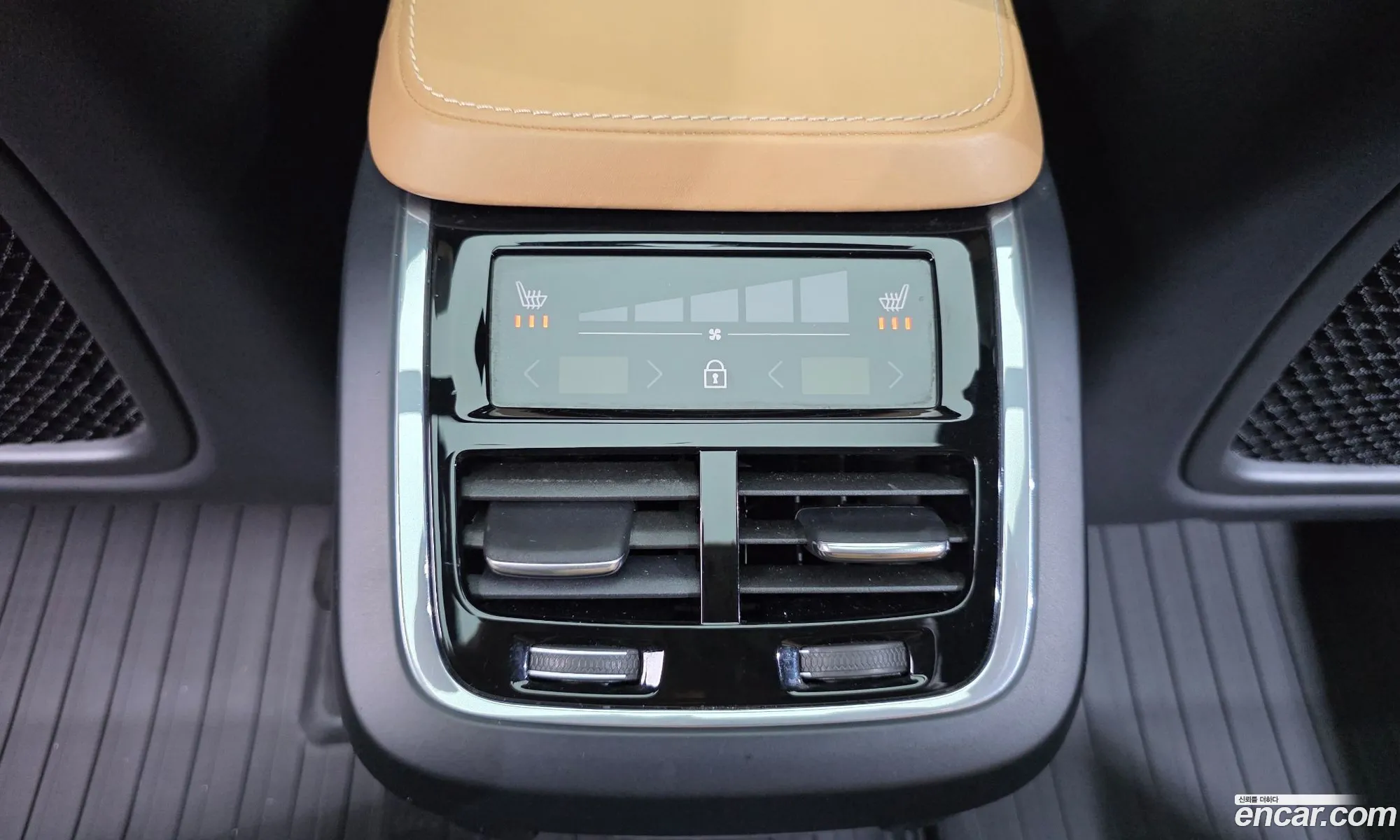 Volvo XC90 2018 — 17