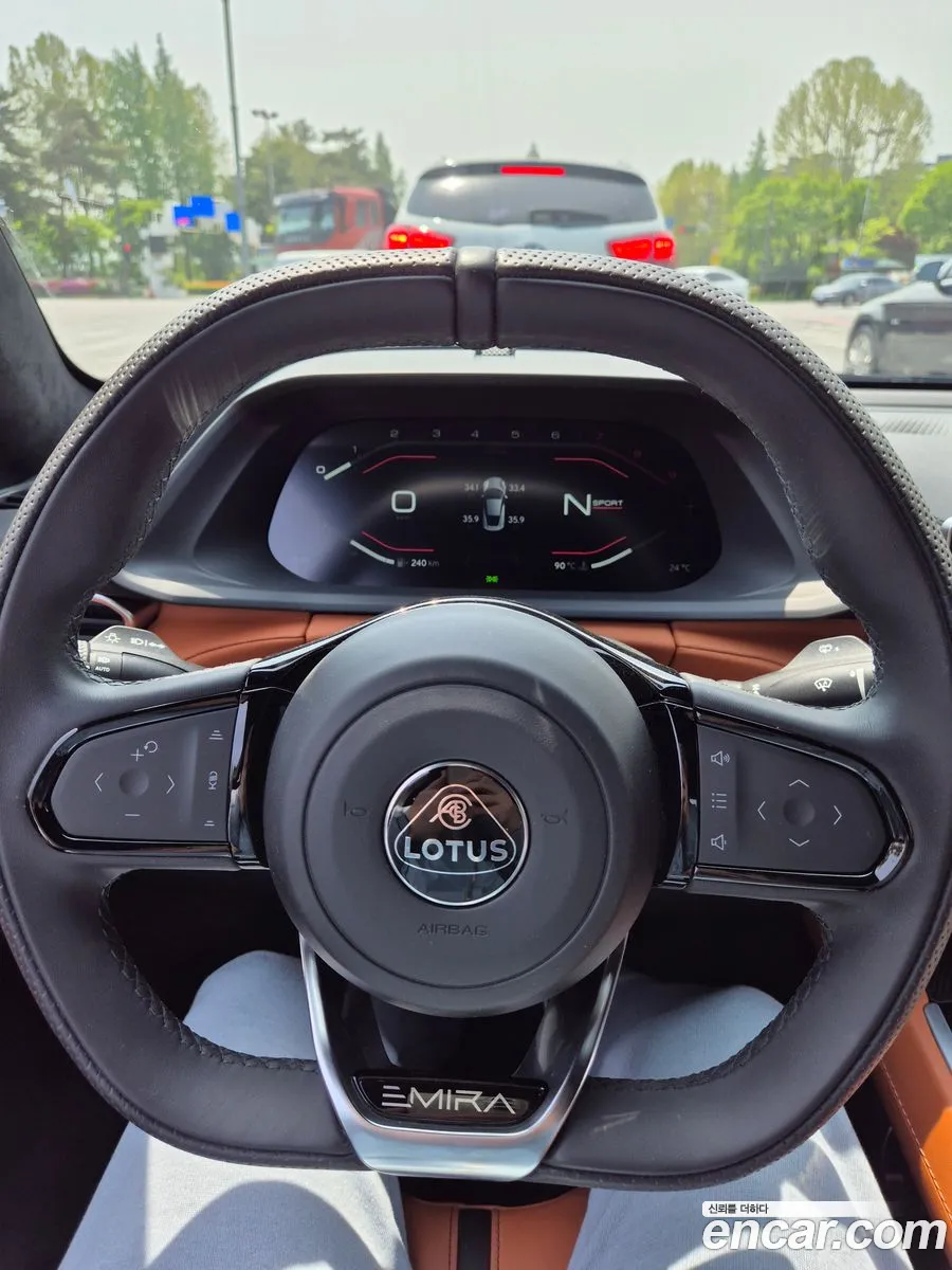 Lotus Emira 2024 — 12