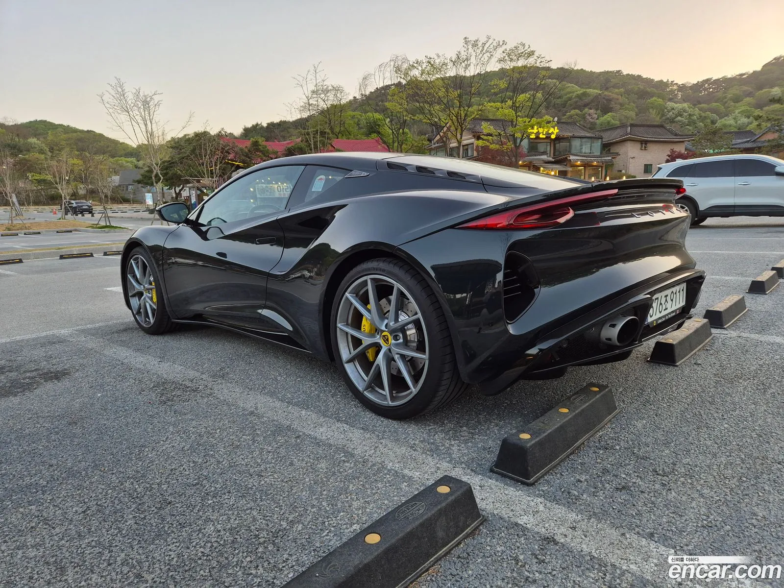 Lotus Emira