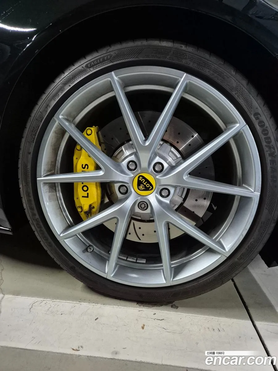Lotus Emira 2024 — 17