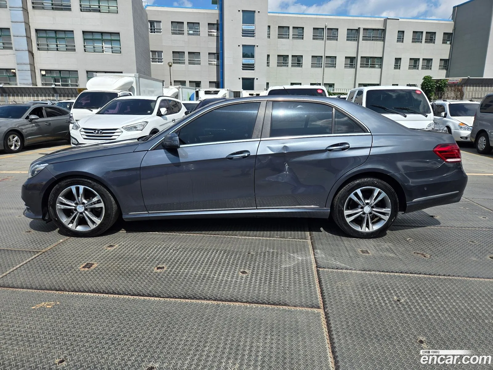 Mercedes-Benz E-Class W212 2016 — 12