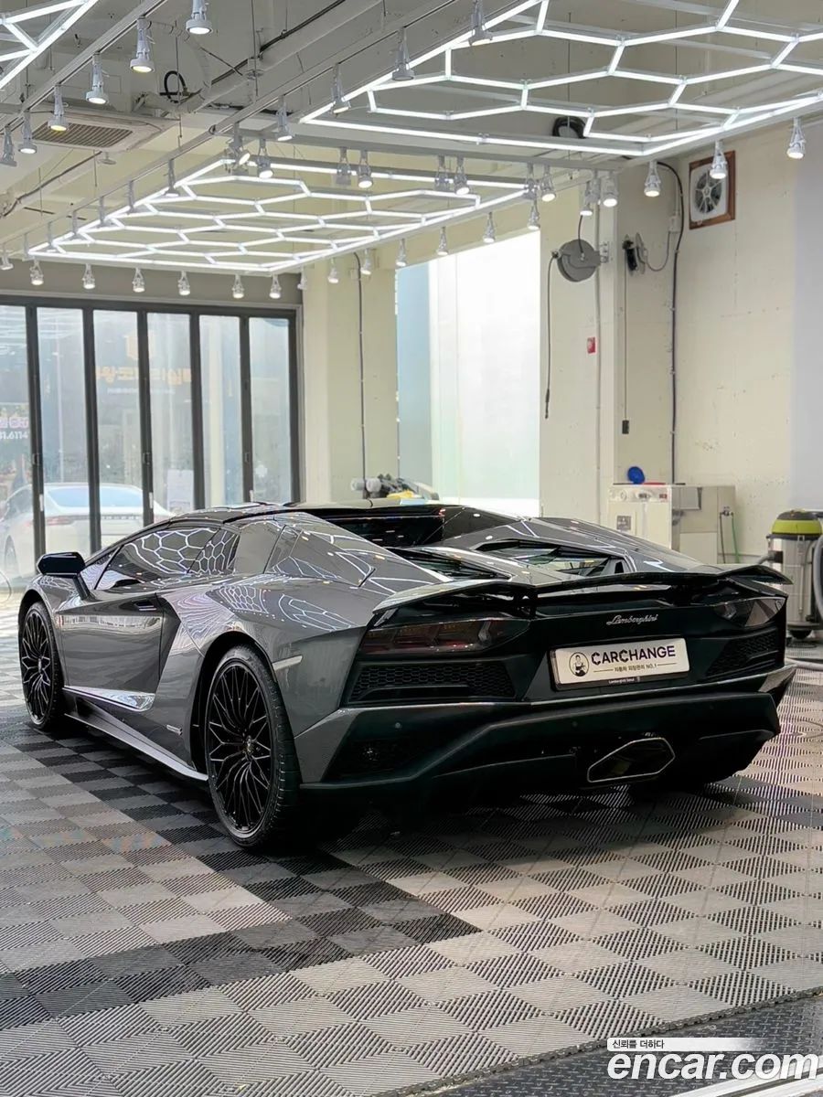 Lamborghini Aventador 2020 — 13