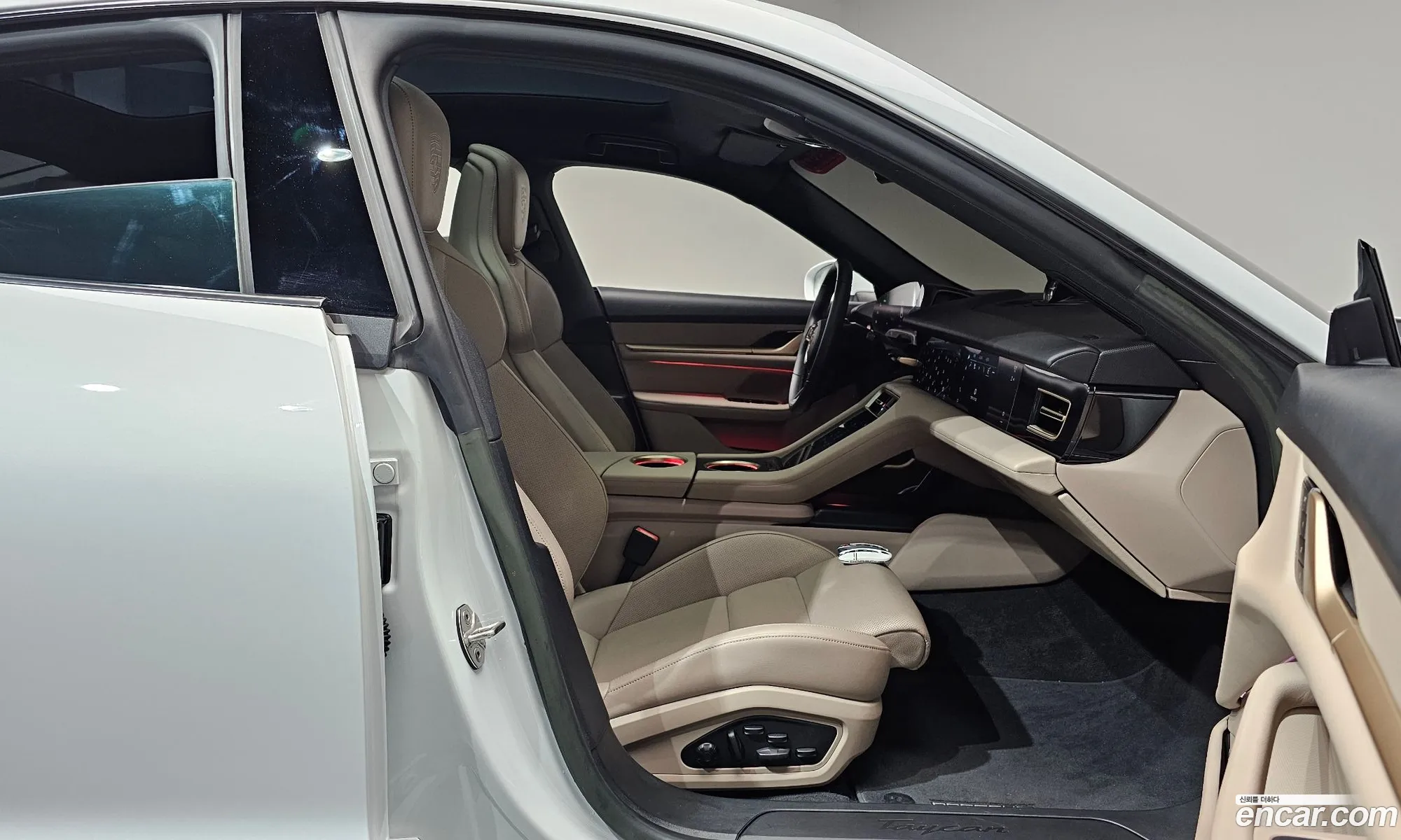 Porsche Taycan 2023 — 23