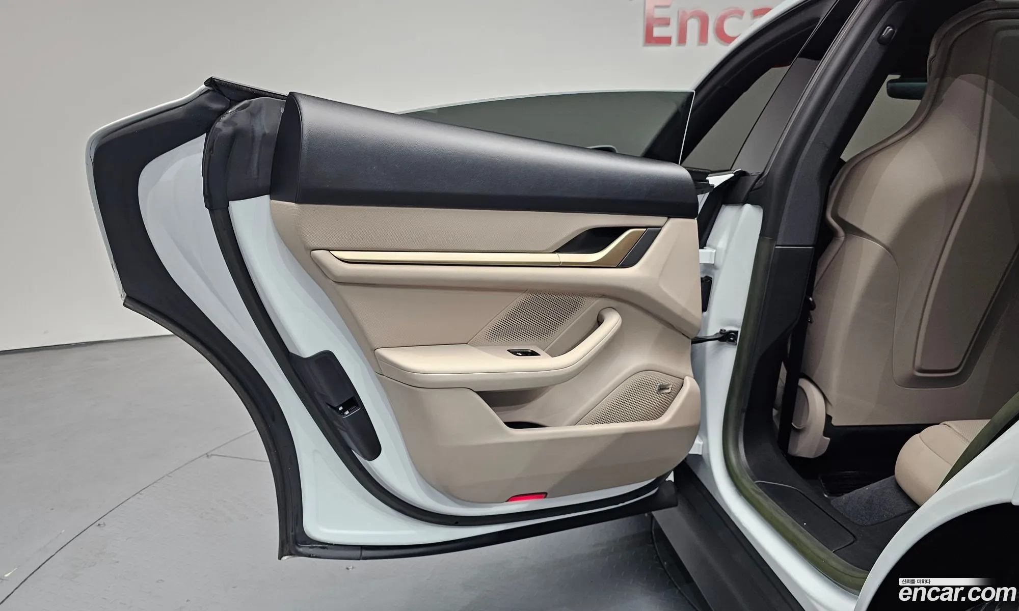 Porsche Taycan 2023 — 26