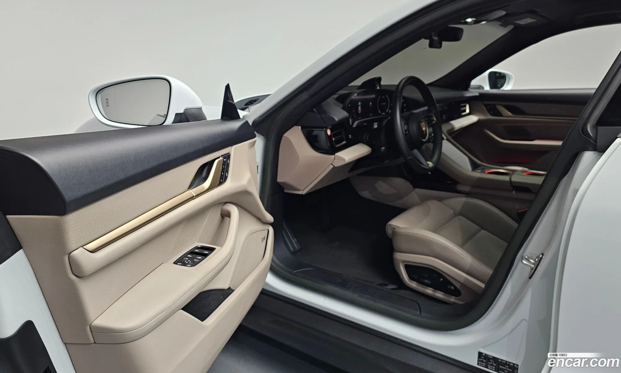 Porsche Taycan 2023 — 13