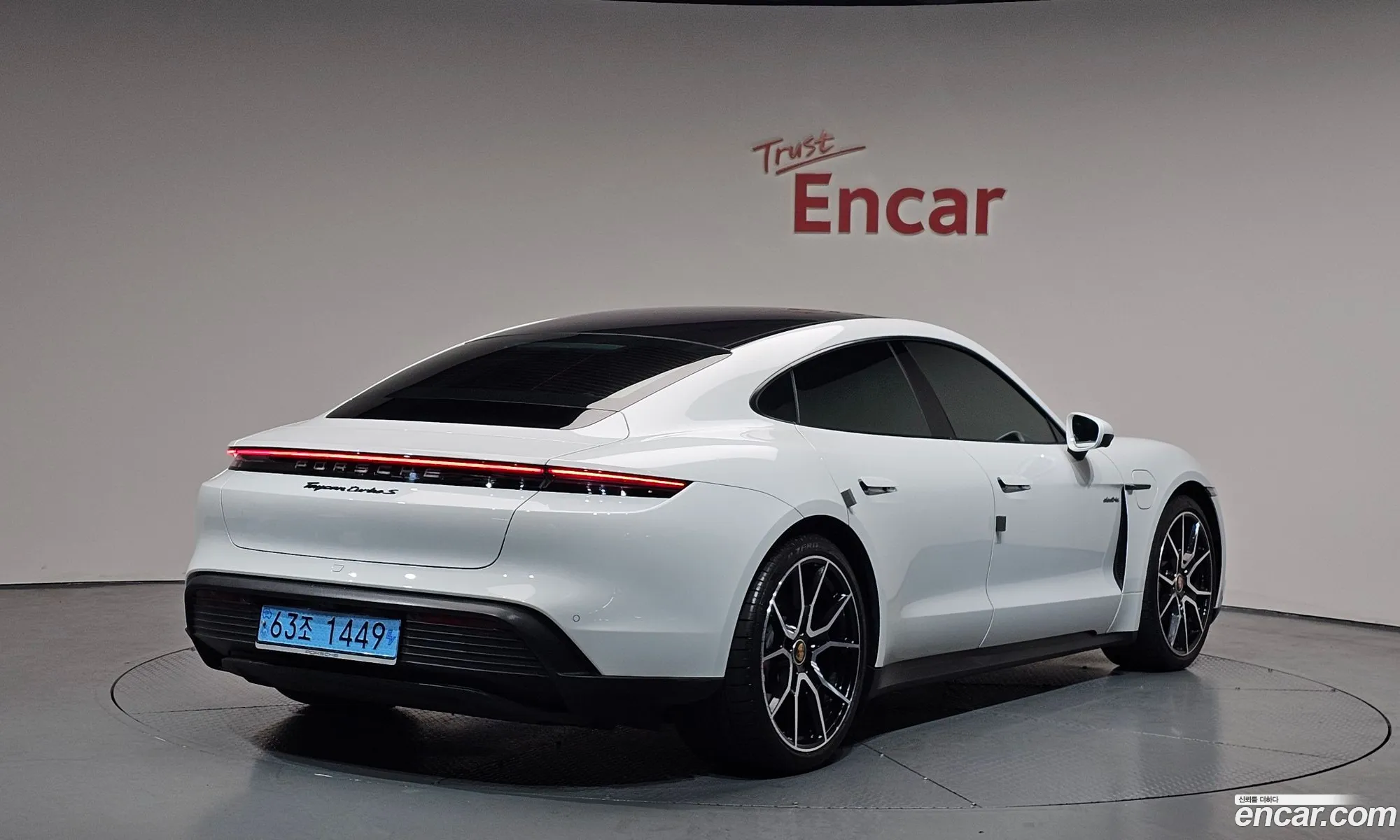 Porsche Taycan 2023 — 30