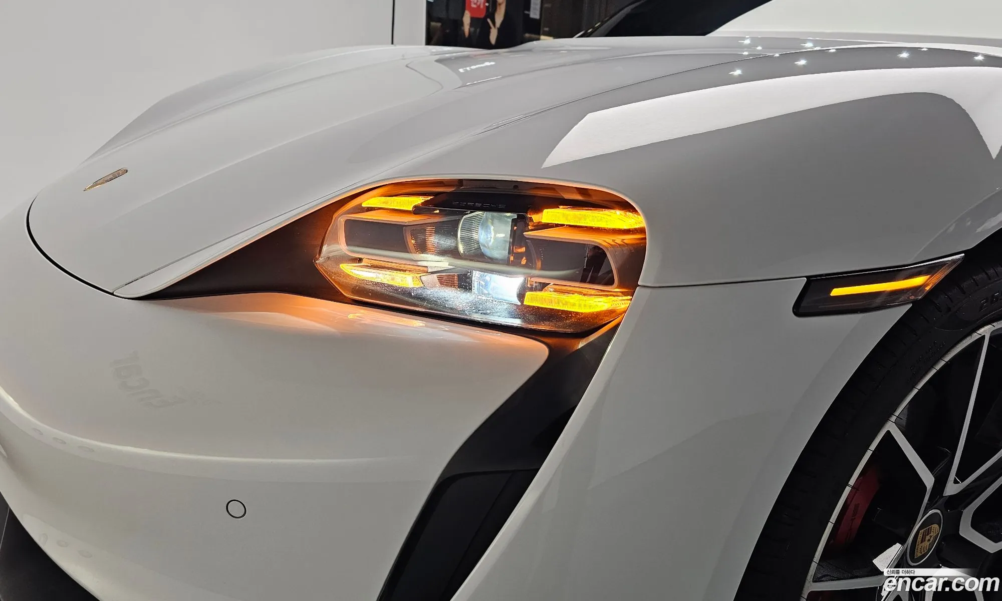 Porsche Taycan 2023 — 18
