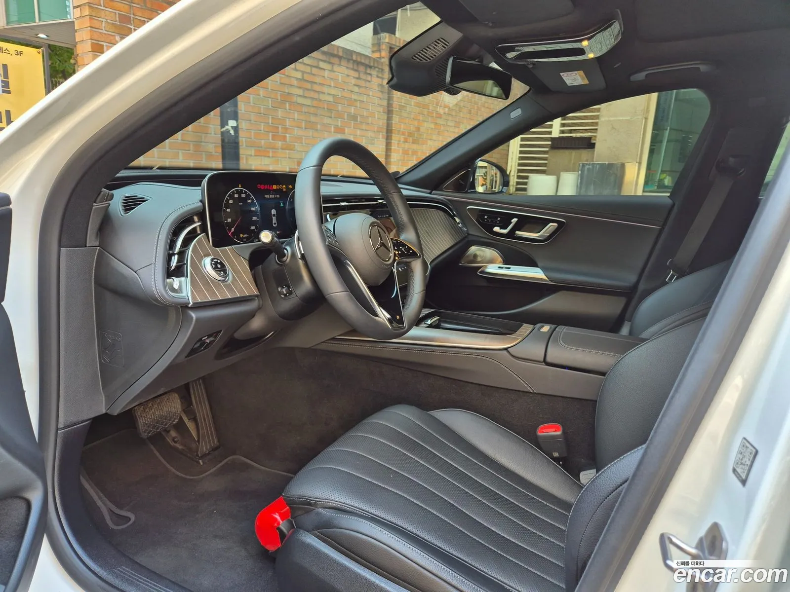 Mercedes-Benz E-Class W214 2025 — 12