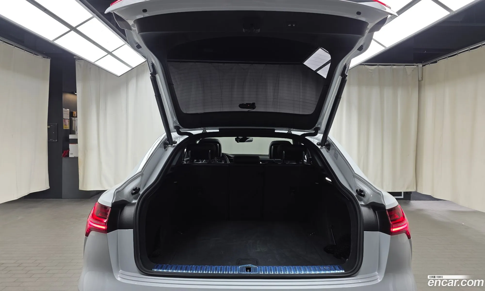 Audi e-tron 2021 WAUZZZGE6NB004629 — 10