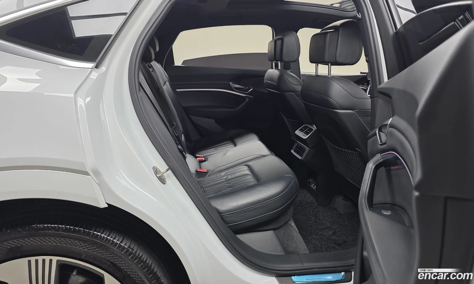 Audi e-tron 2021 WAUZZZGE6NB004629 — 11