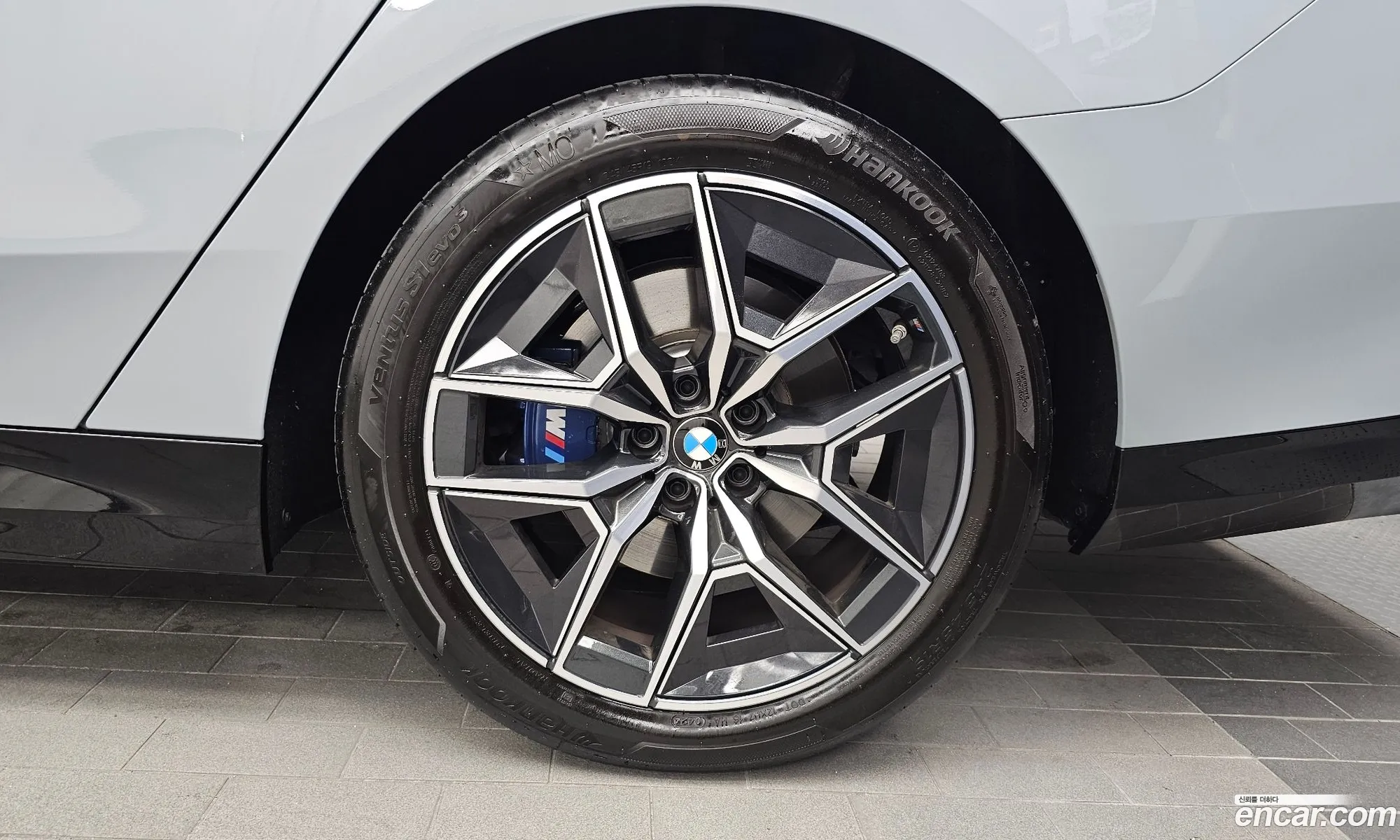 BMW 5 Series 2024 — 32