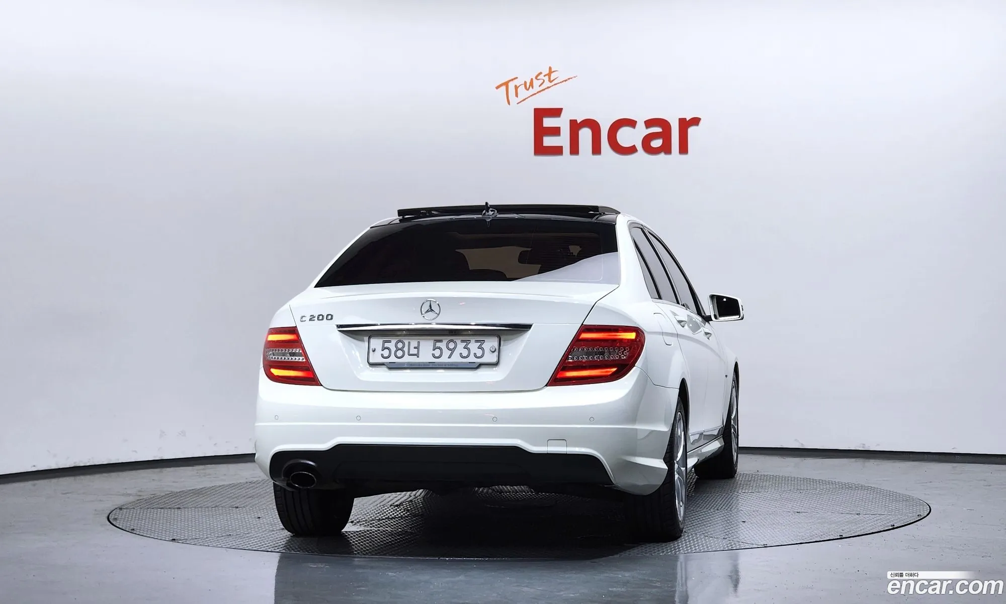 Mercedes-Benz C-Class W204 2011 WDDGF4JB7CA545508 — 4