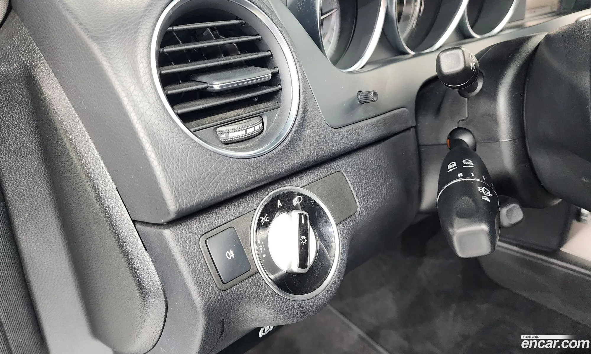 Mercedes-Benz C-Class W204 2011 WDDGF4JB7CA545508 — 5
