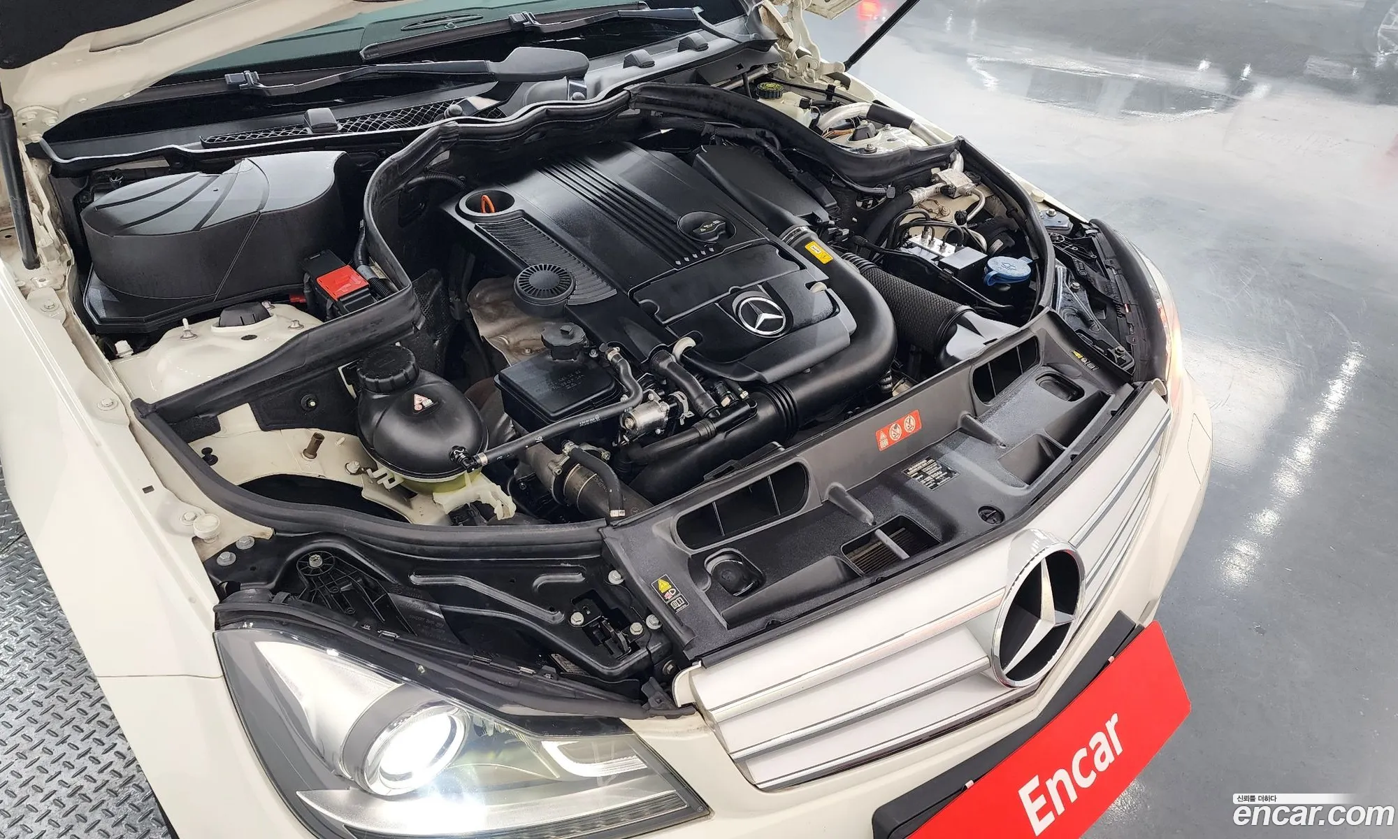 Mercedes-Benz C-Class W204 2011 WDDGF4JB7CA545508 — 12