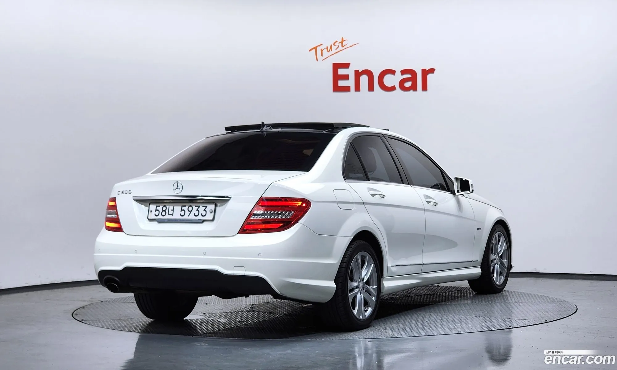 Mercedes-Benz C-Class W204 2011 WDDGF4JB7CA545508 — 2