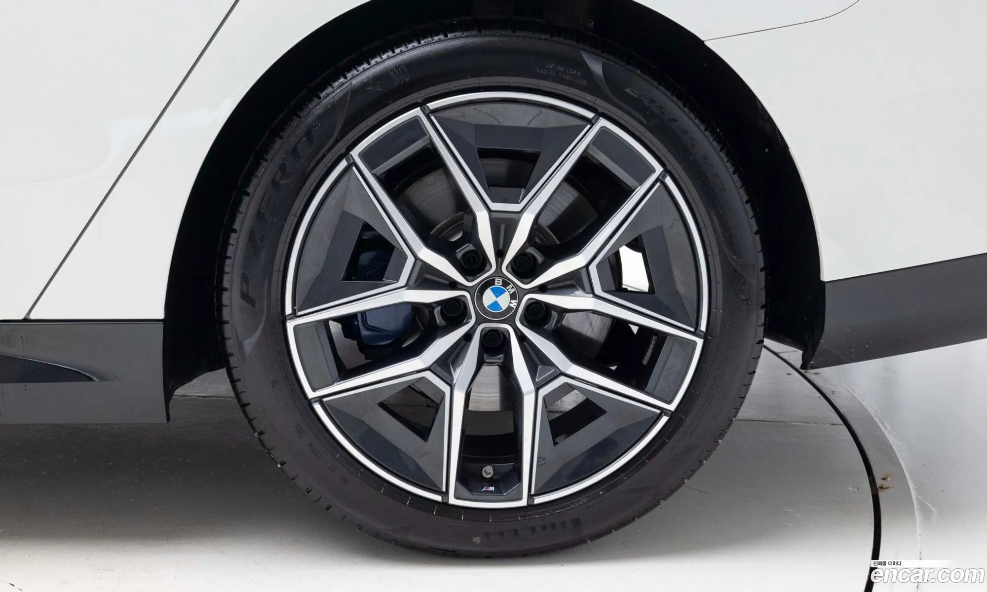 BMW 5 Series 2025 — 12