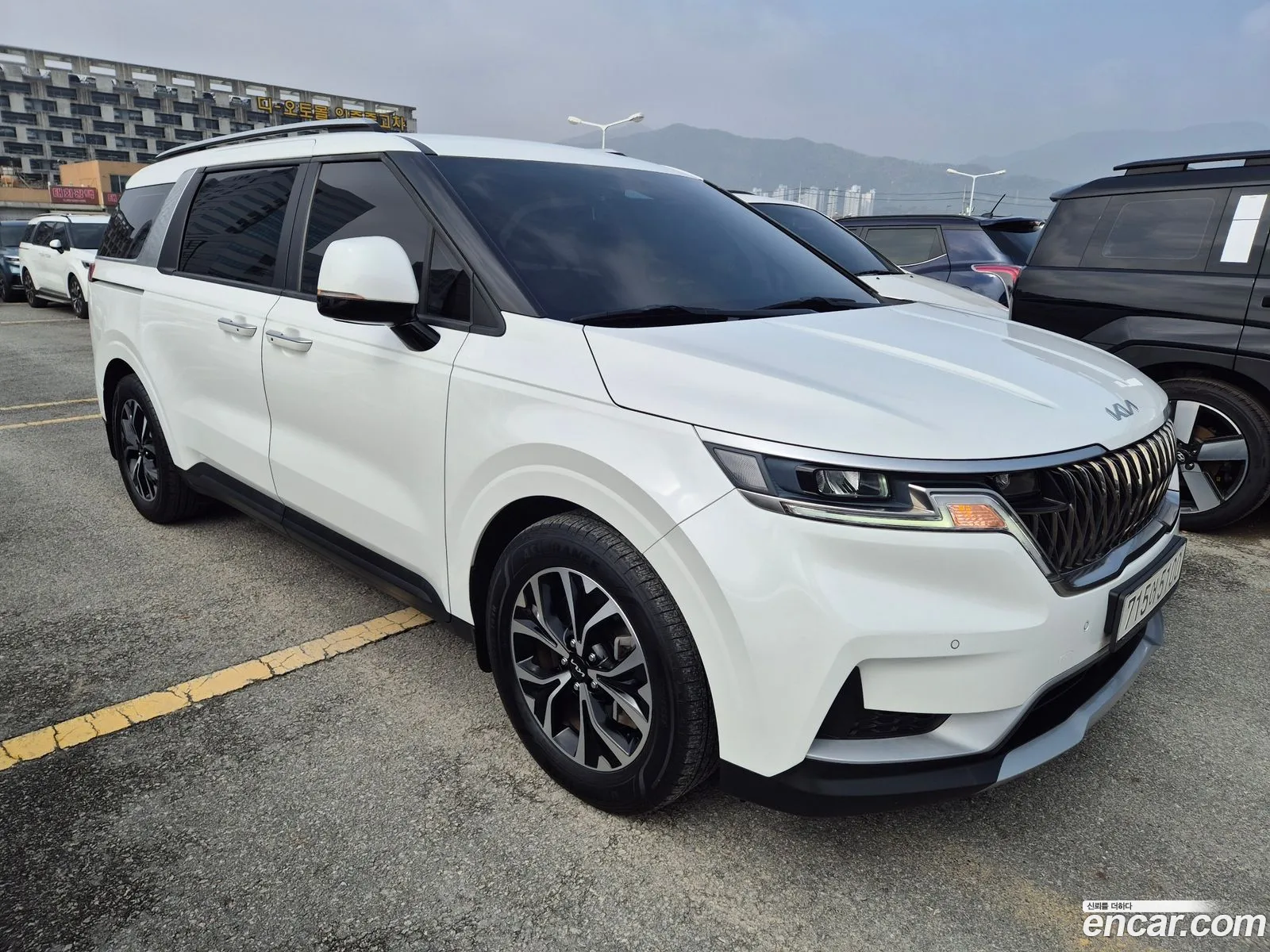 Kia Carnival 2023 — 18