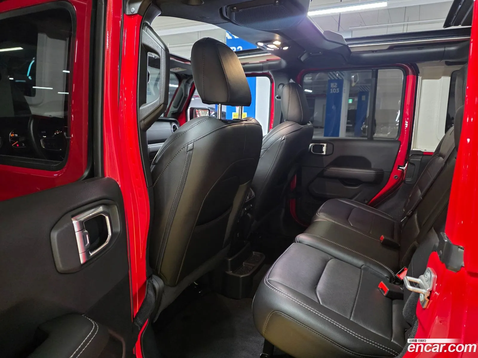 Jeep Wrangler 2023 — 12