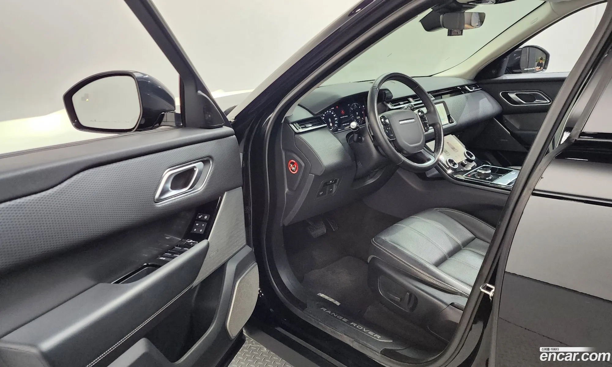 Land Rover Range Rover Velar 2019 — 14