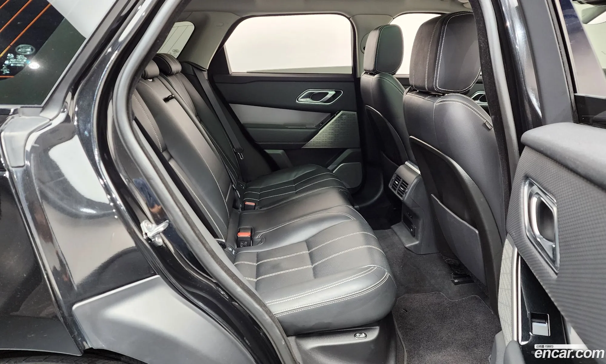 Land Rover Range Rover Velar 2019 — 12