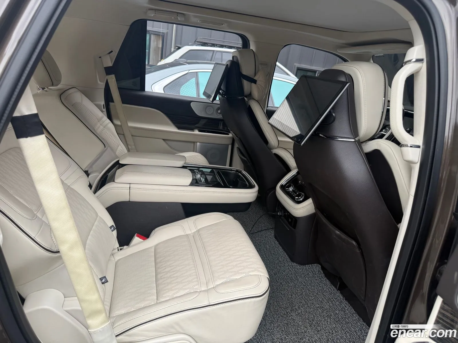 Lincoln Navigator 2019 — 14