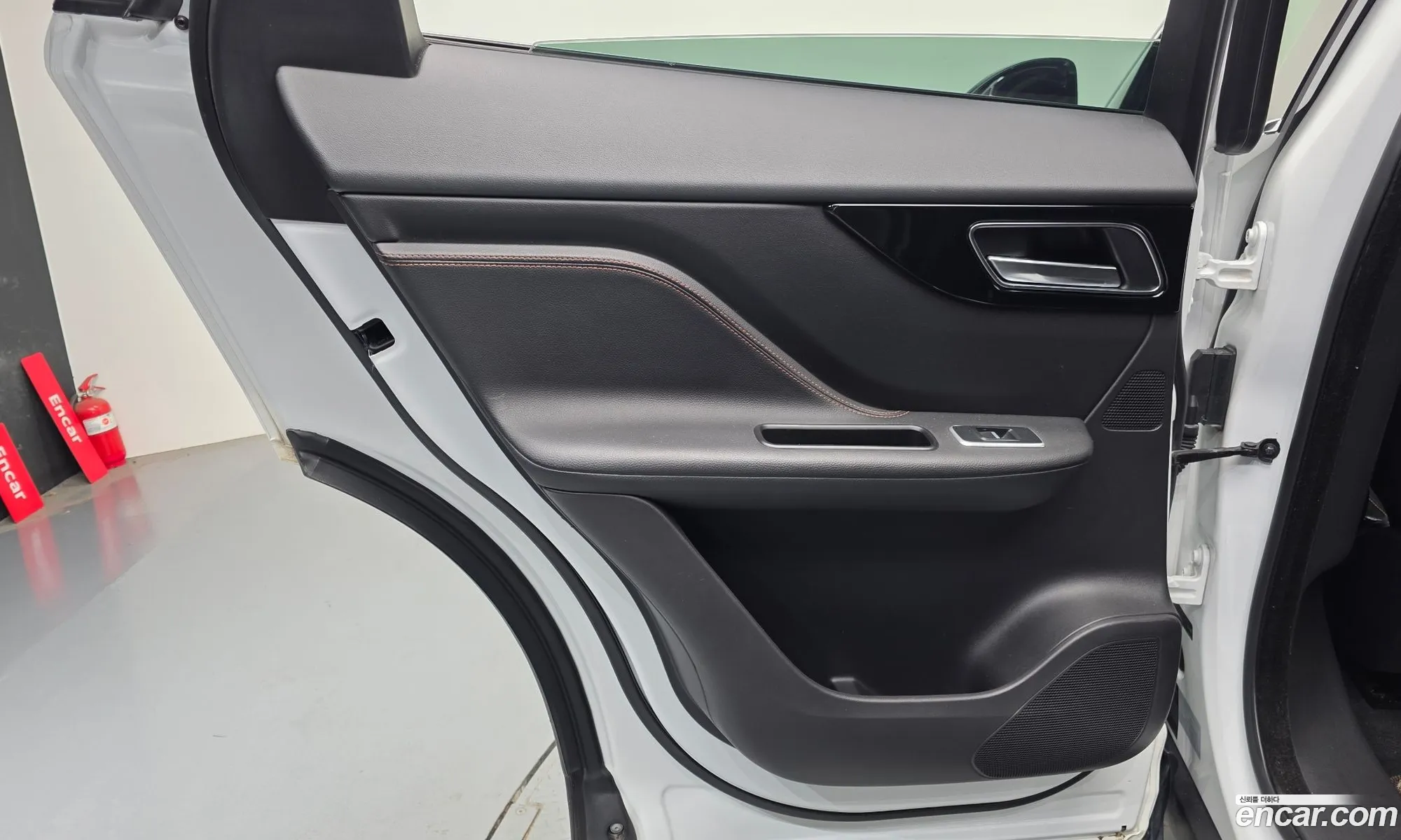 Jaguar F-Pace 2017 SADCA2BN0JA259103 — 5