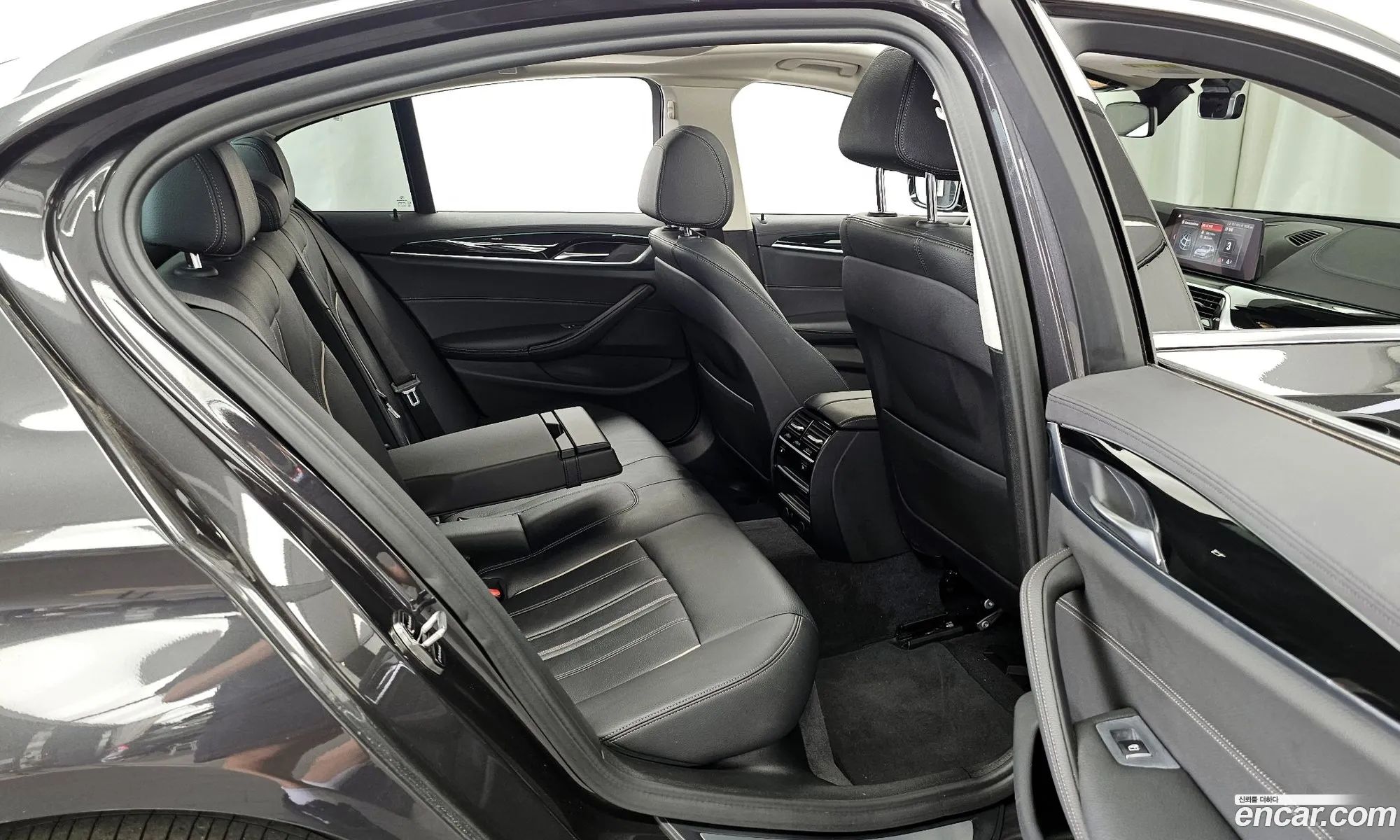 BMW 5 Series 2019 WBAJK7108KBP73762 — 11
