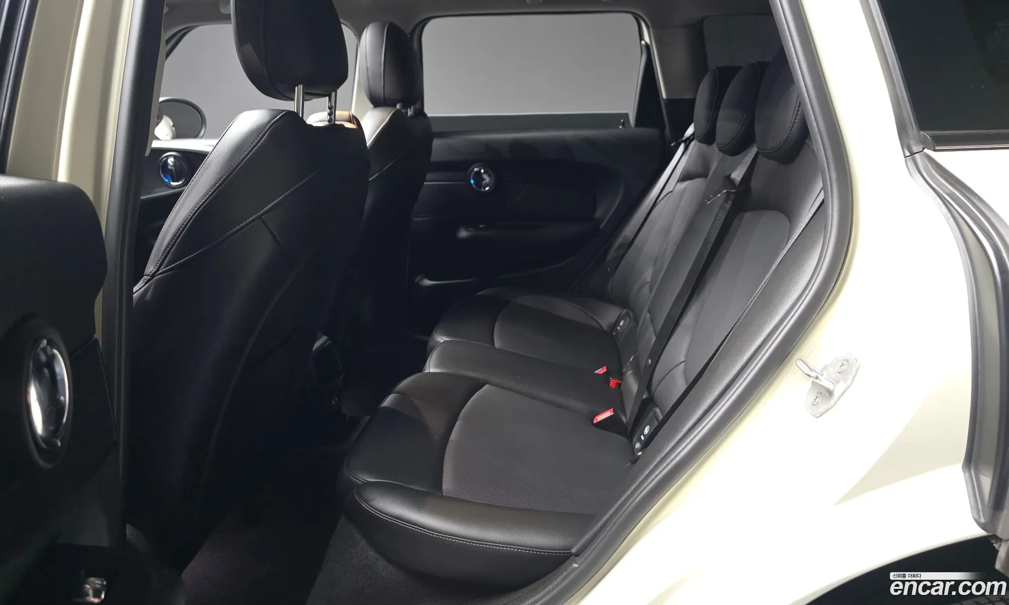 Mini Cooper Clubman 2019 — 19