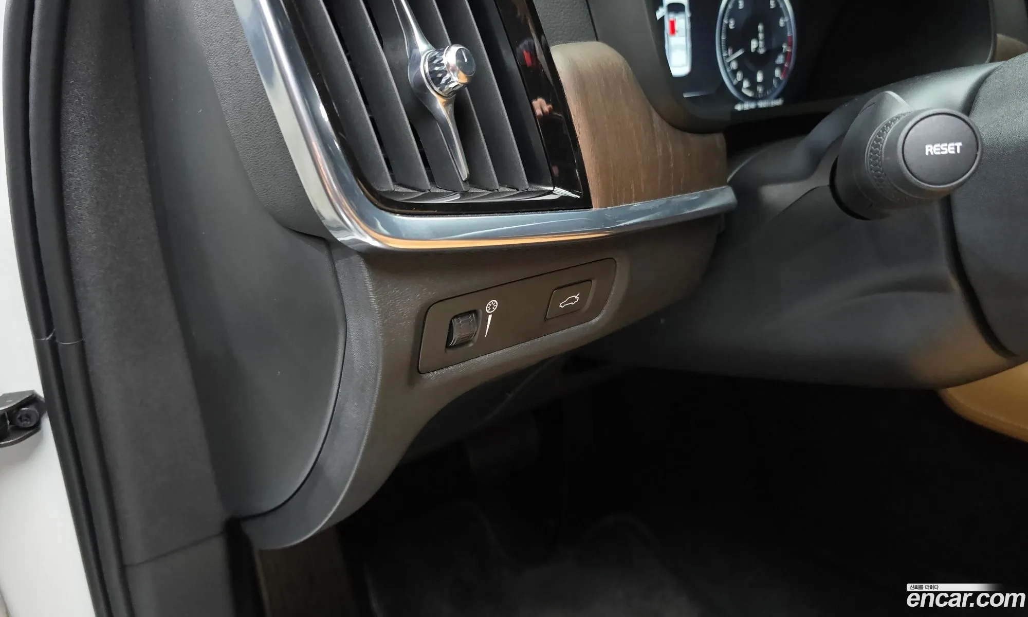 Volvo S90 2020 LVYPTL12DMP204889 — 17
