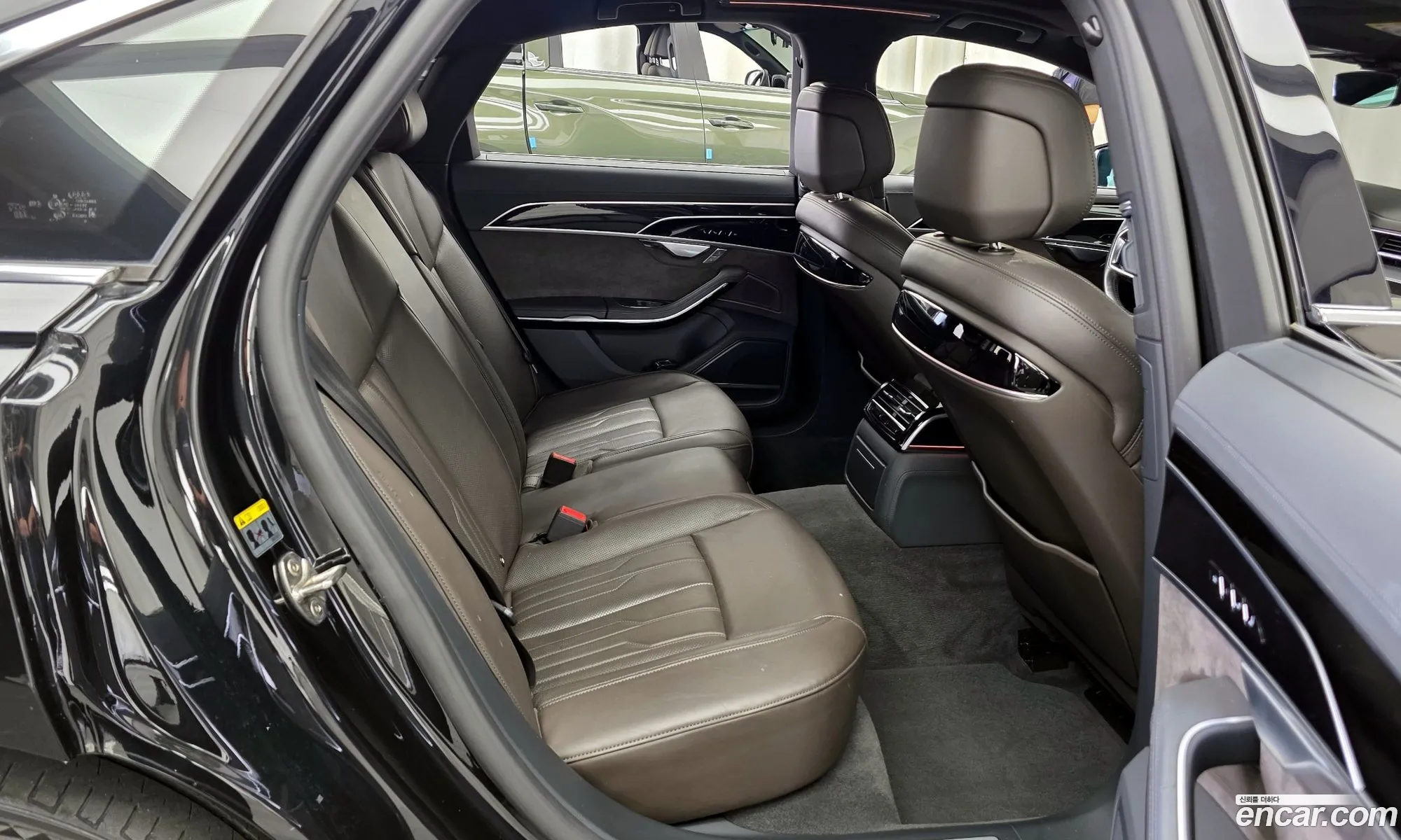 Audi A8 2021 WAUZZZF82MN001137 — 25