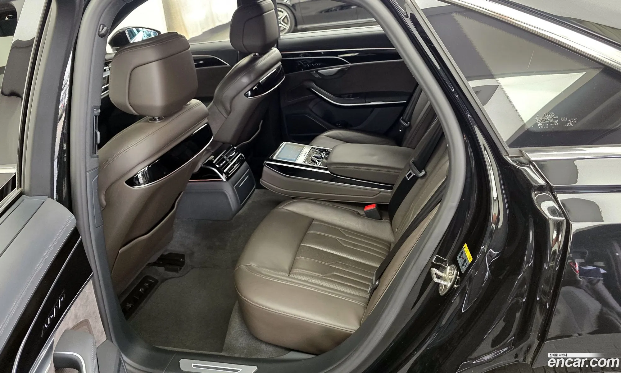 Audi A8 2021 WAUZZZF82MN001137 — 33