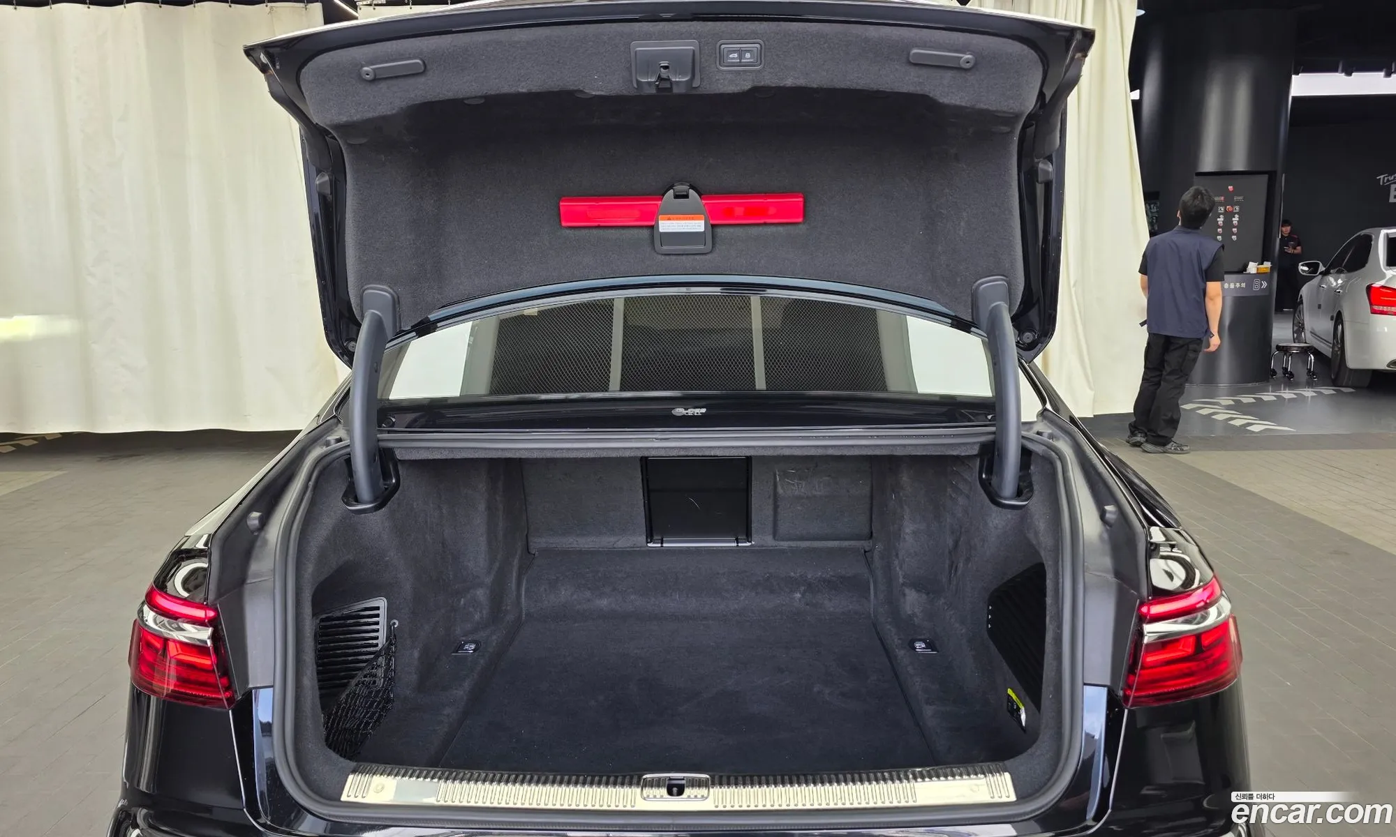 Audi A8 2021 WAUZZZF82MN001137 — 23