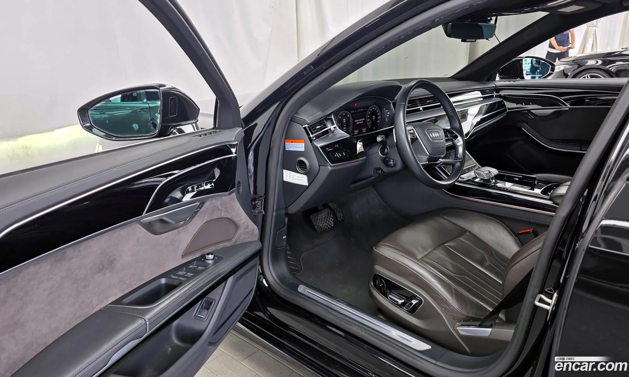 Audi A8 2021 WAUZZZF82MN001137 — 19