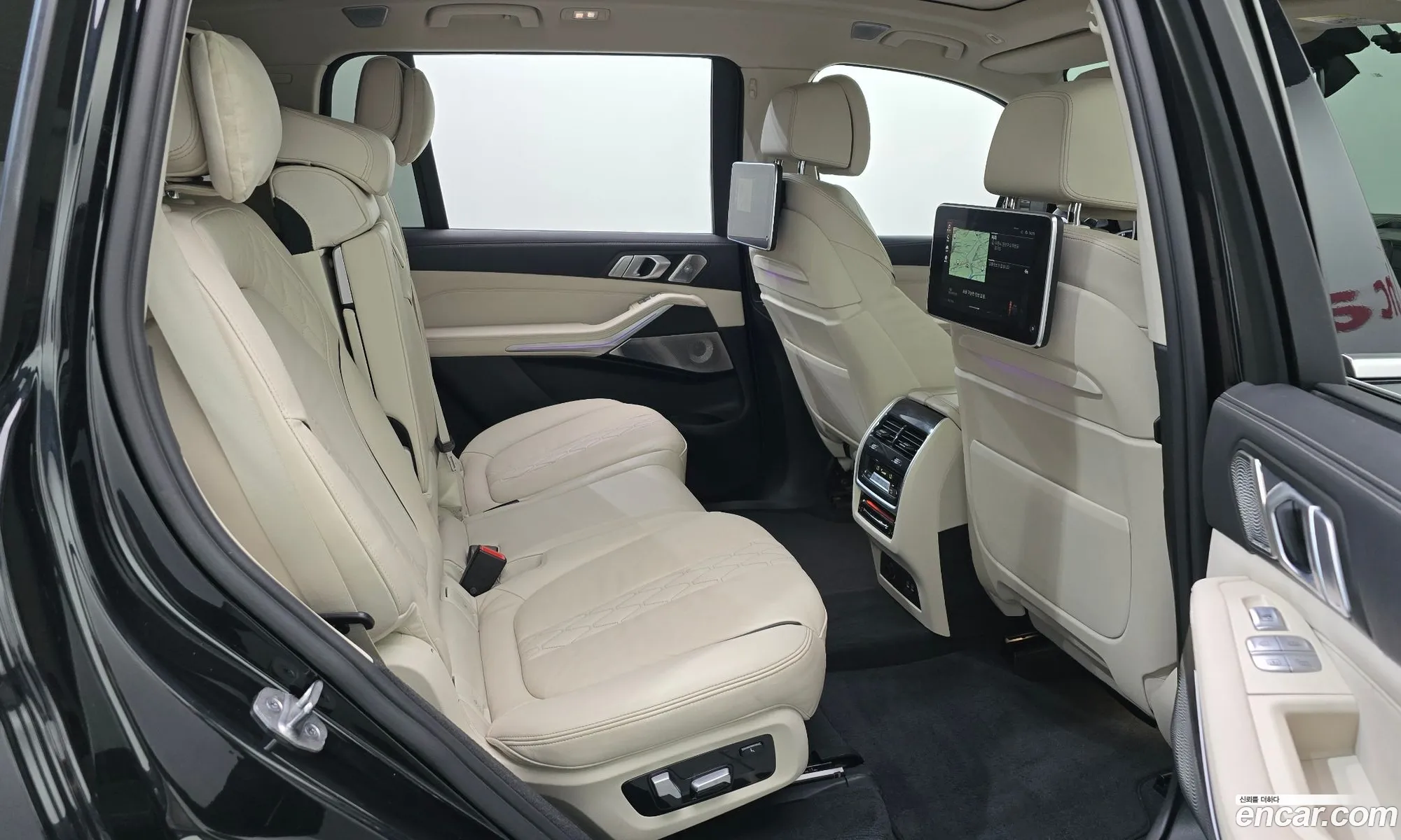 BMW X7 2021 — 16