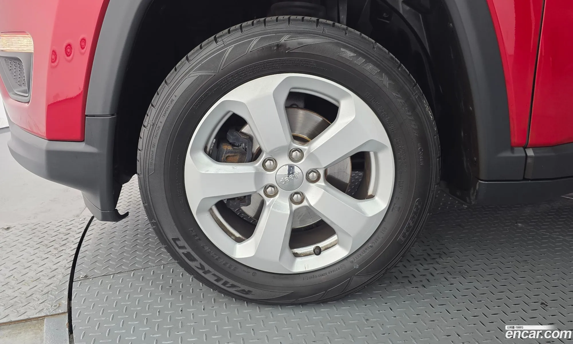 Jeep Compass 2018 3C4NJDBB5JT372320 — 6